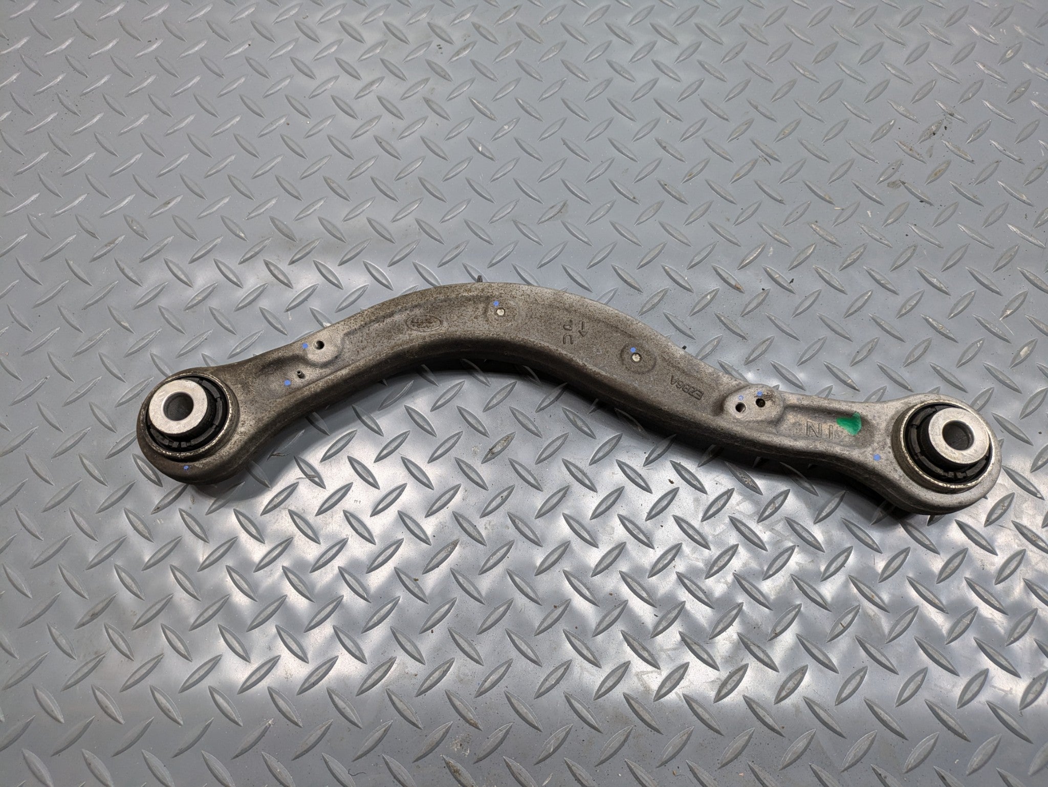 13 - 17 OEM LAND ROVER RANGE ROVER REAR RIGHT PASSENGER SIDE UPPER CONTROL ARM