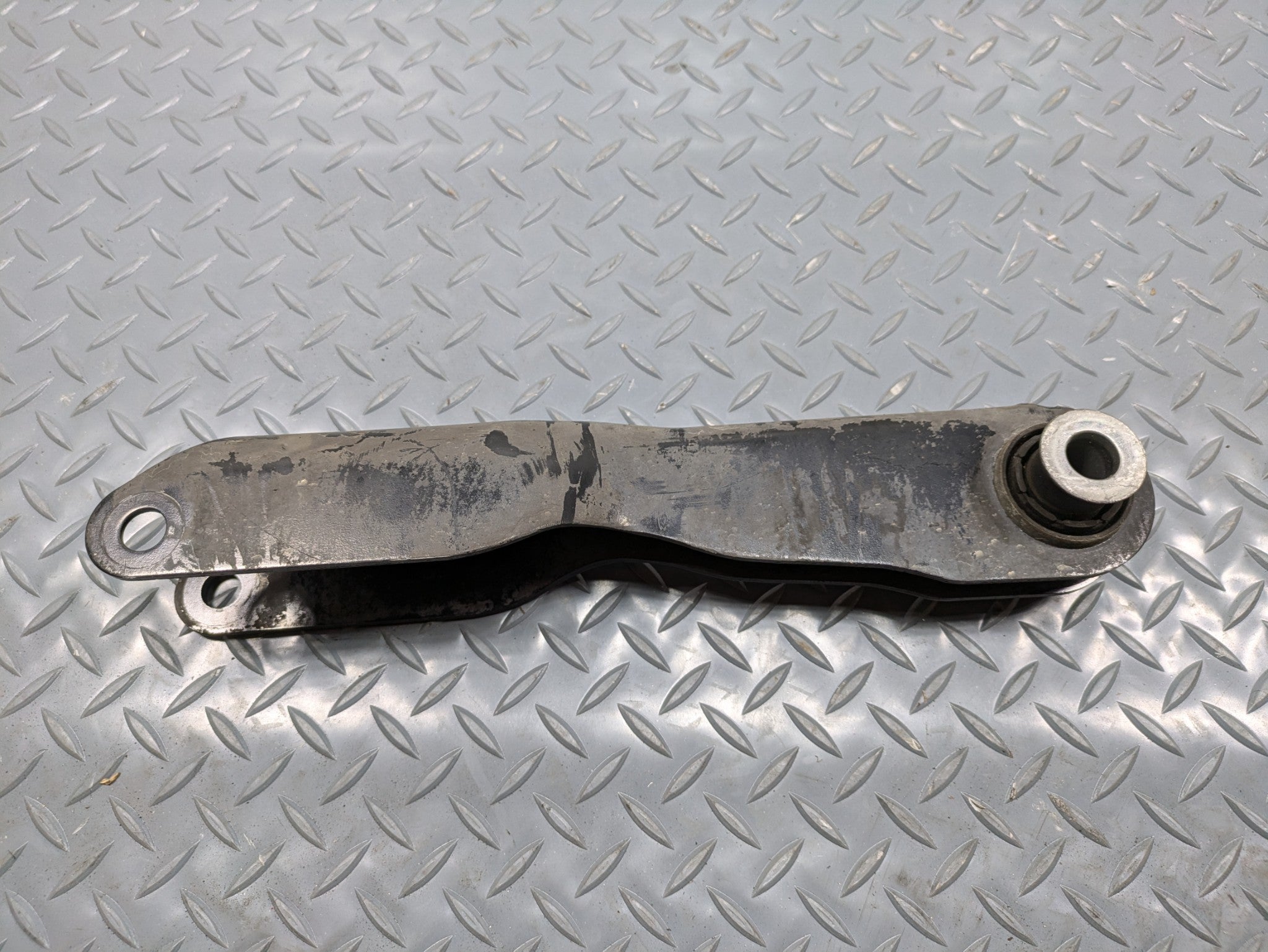 2013 - 2017 OEM LAND ROVER RANGE ROVER REAR RIGHT SIDE FORWARD LOWER CONTROL ARM