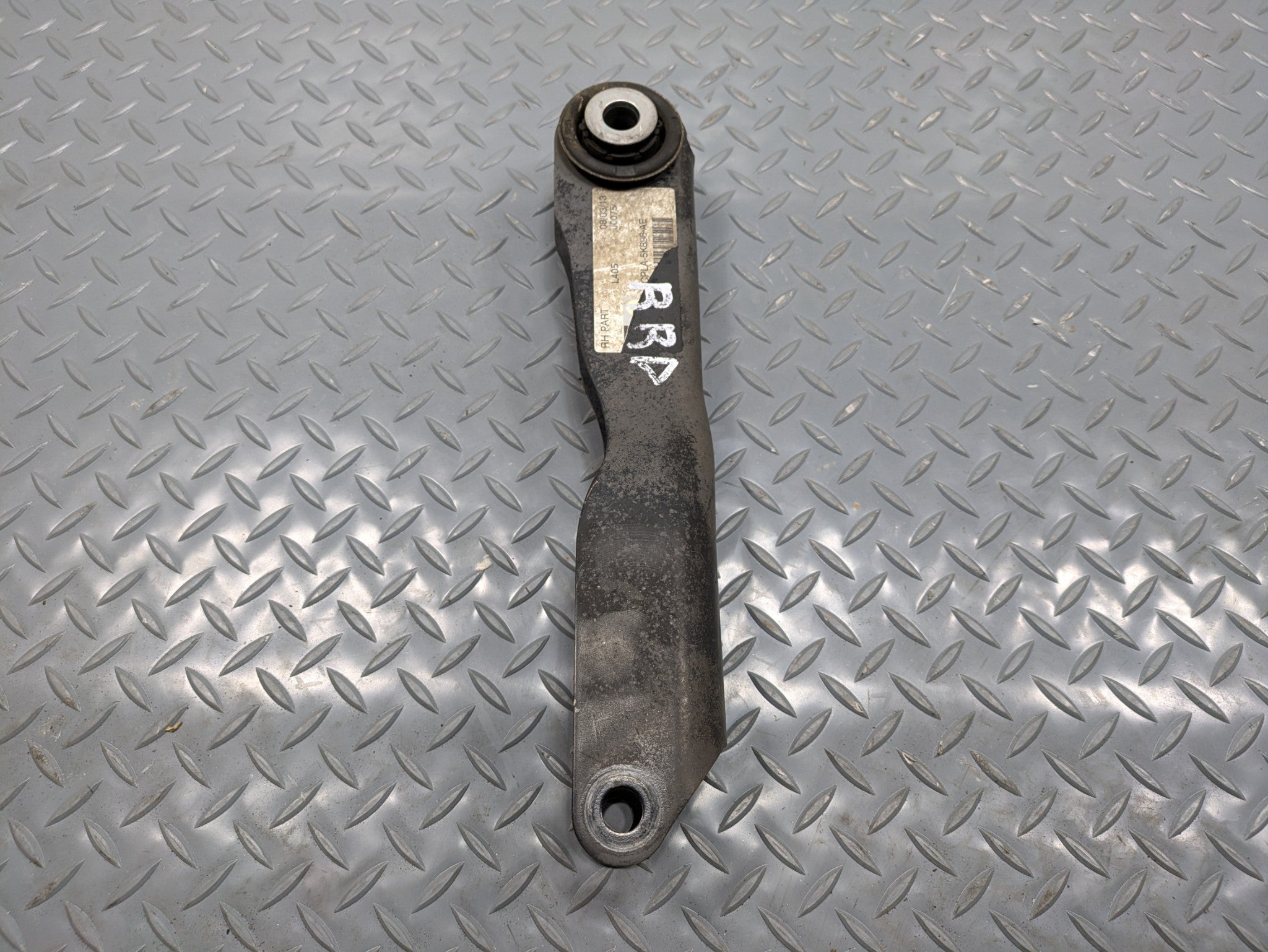 2013 - 2017 OEM LAND ROVER RANGE ROVER REAR RIGHT SIDE FORWARD LOWER CONTROL ARM