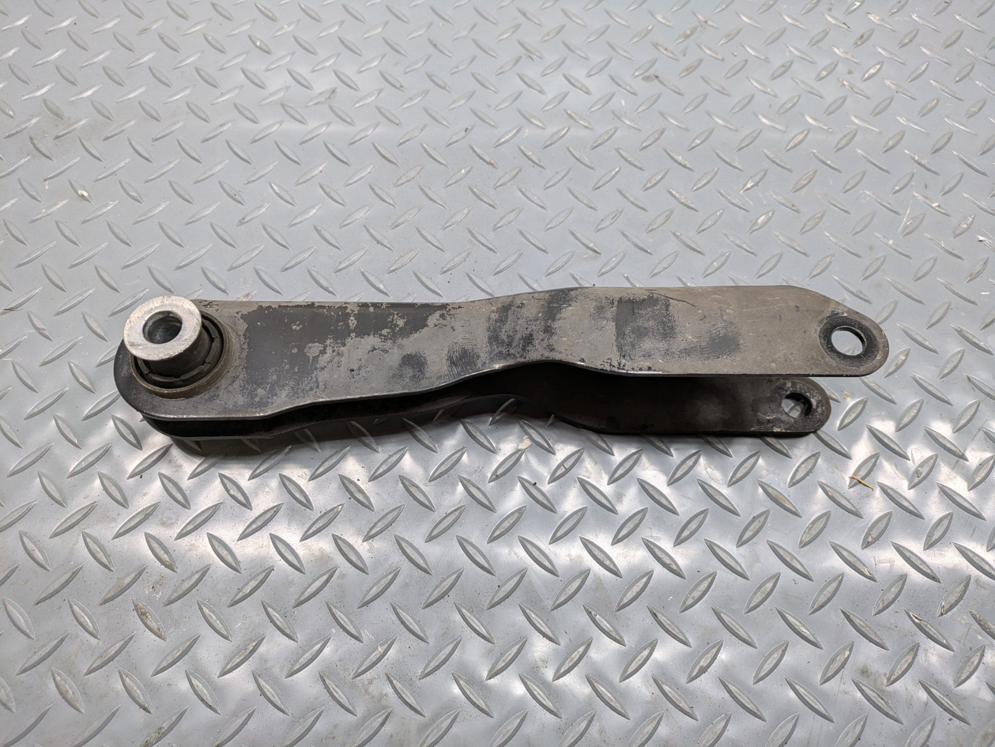 2013 - 2017 OEM LAND ROVER RANGE ROVER REAR LEFT SIDE FORWARD LOWER CONTROL ARM