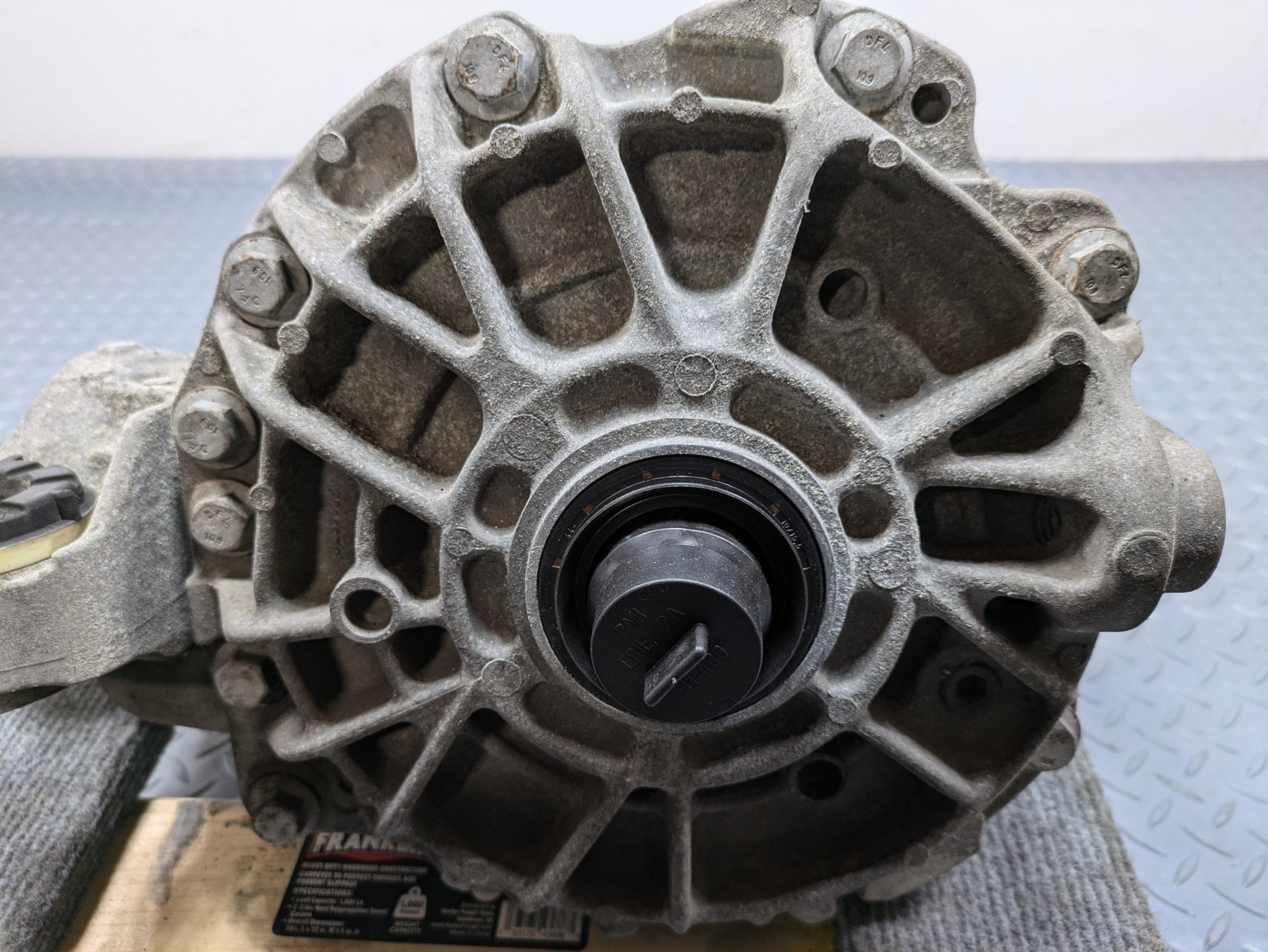 2013 - 2017 OEM LAND ROVER RANGE ROVER REAR DIFFERENTIAL AXLE CARRIER ASSEMBLY