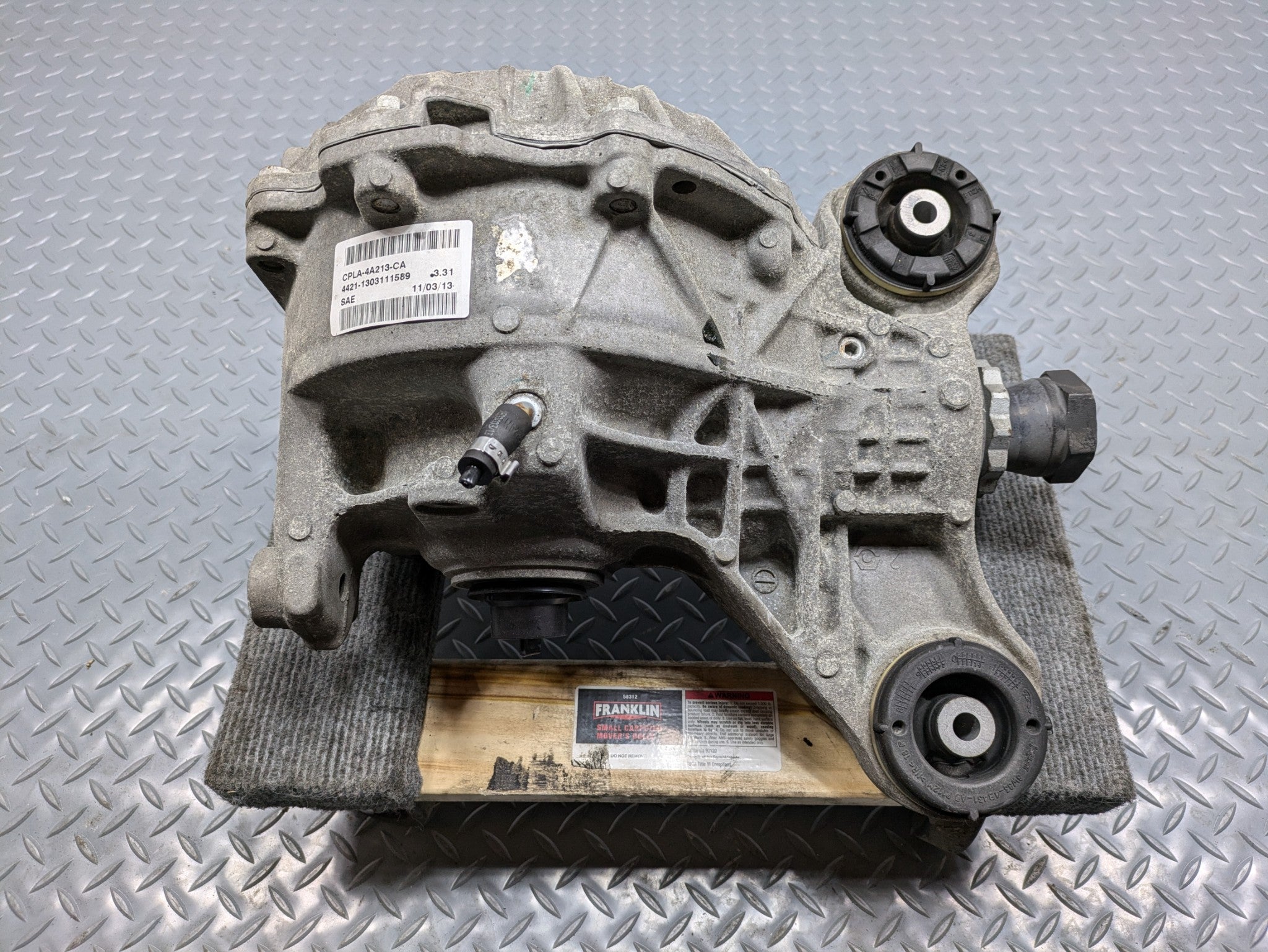 2013 - 2017 OEM LAND ROVER RANGE ROVER REAR DIFFERENTIAL AXLE CARRIER ASSEMBLY