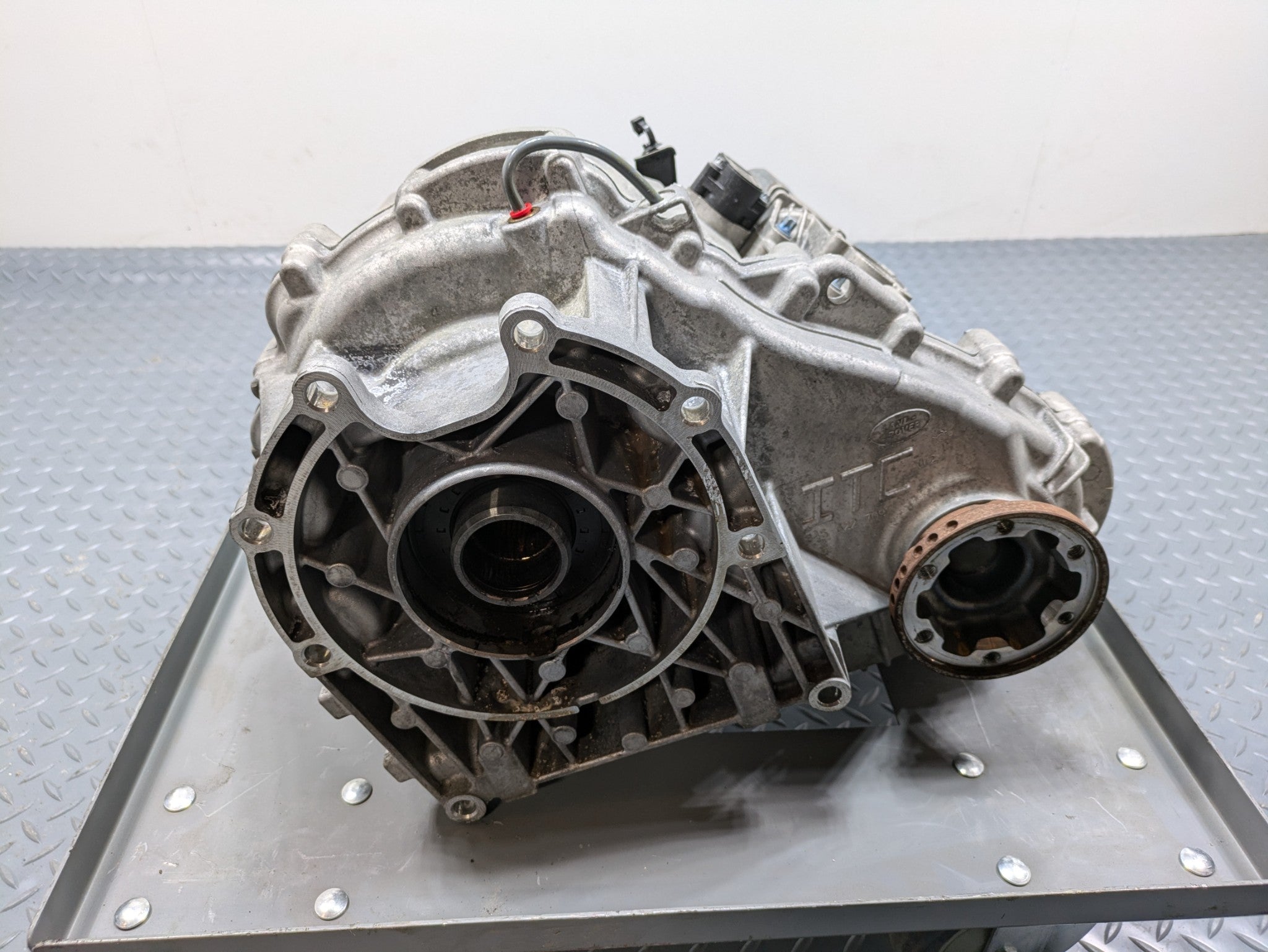 2013 - 2017 OEM LAND ROVER RANGE ROVER TRANSFER CASE BOX ASSEMBLY