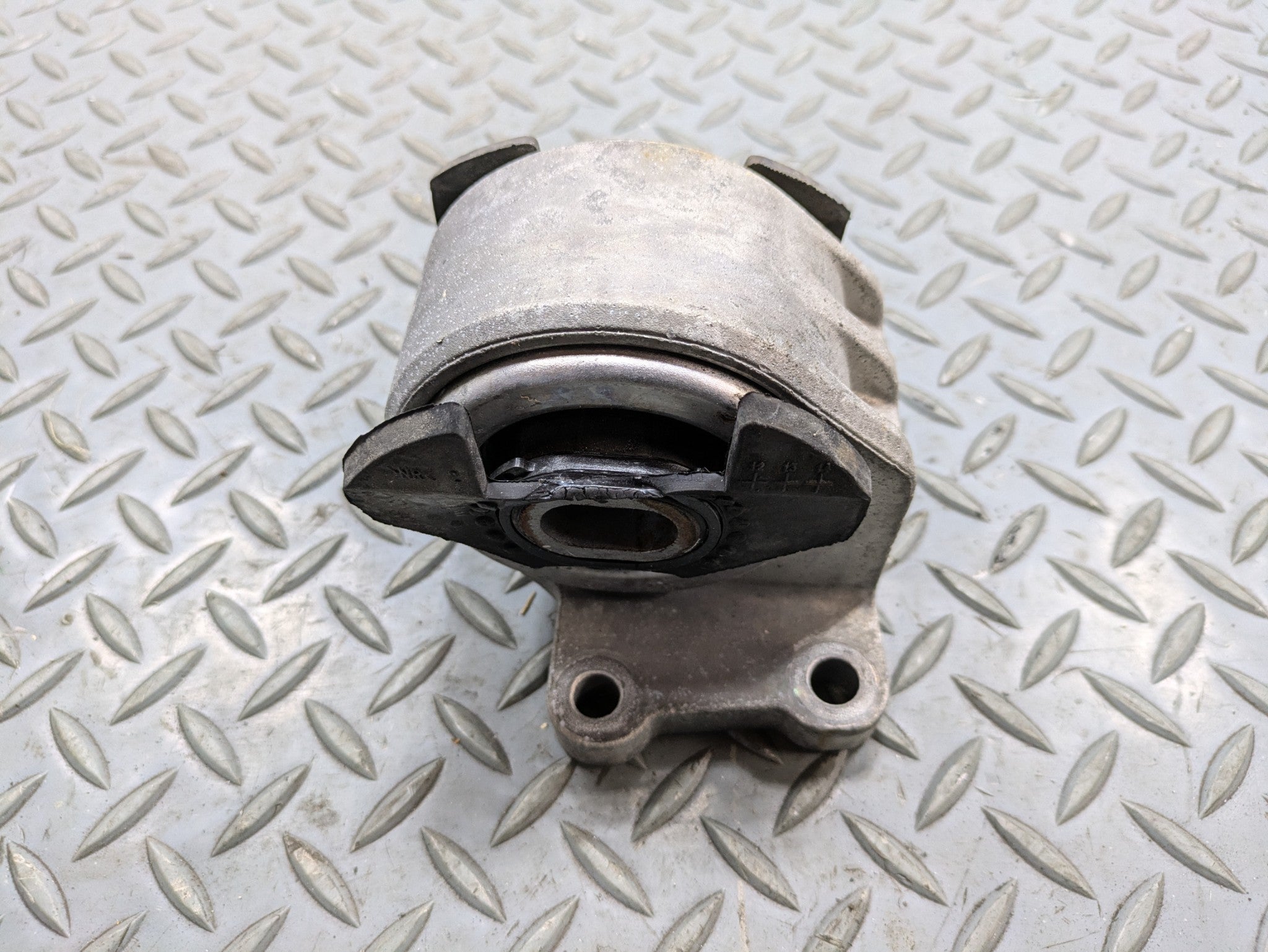 13 - 17 OEM LAND ROVER RANGE ROVER TRANSMISSION GEARBOX MOUNT SUPPORT BRACKET