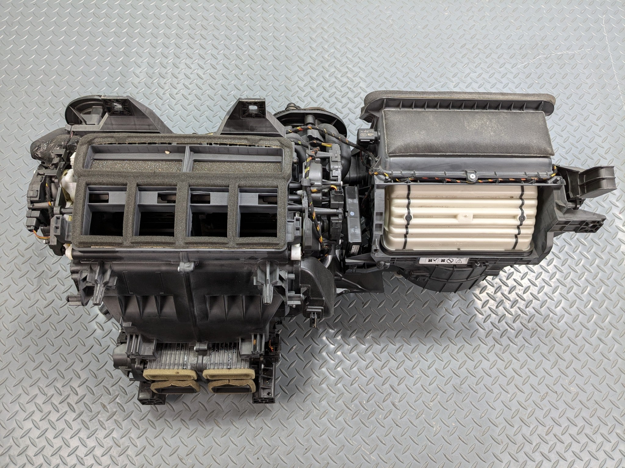 13 - 17 OEM LAND ROVER RANGE ROVER AC CLIMATE HEATER CORE HOUSING ASSEMBLY