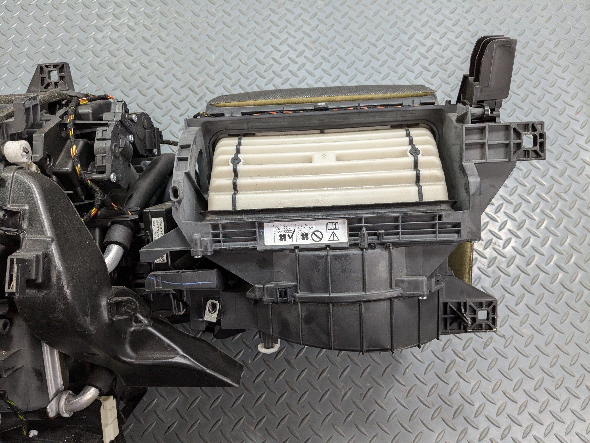 13 - 17 OEM LAND ROVER RANGE ROVER AC CLIMATE HEATER CORE HOUSING ASSEMBLY
