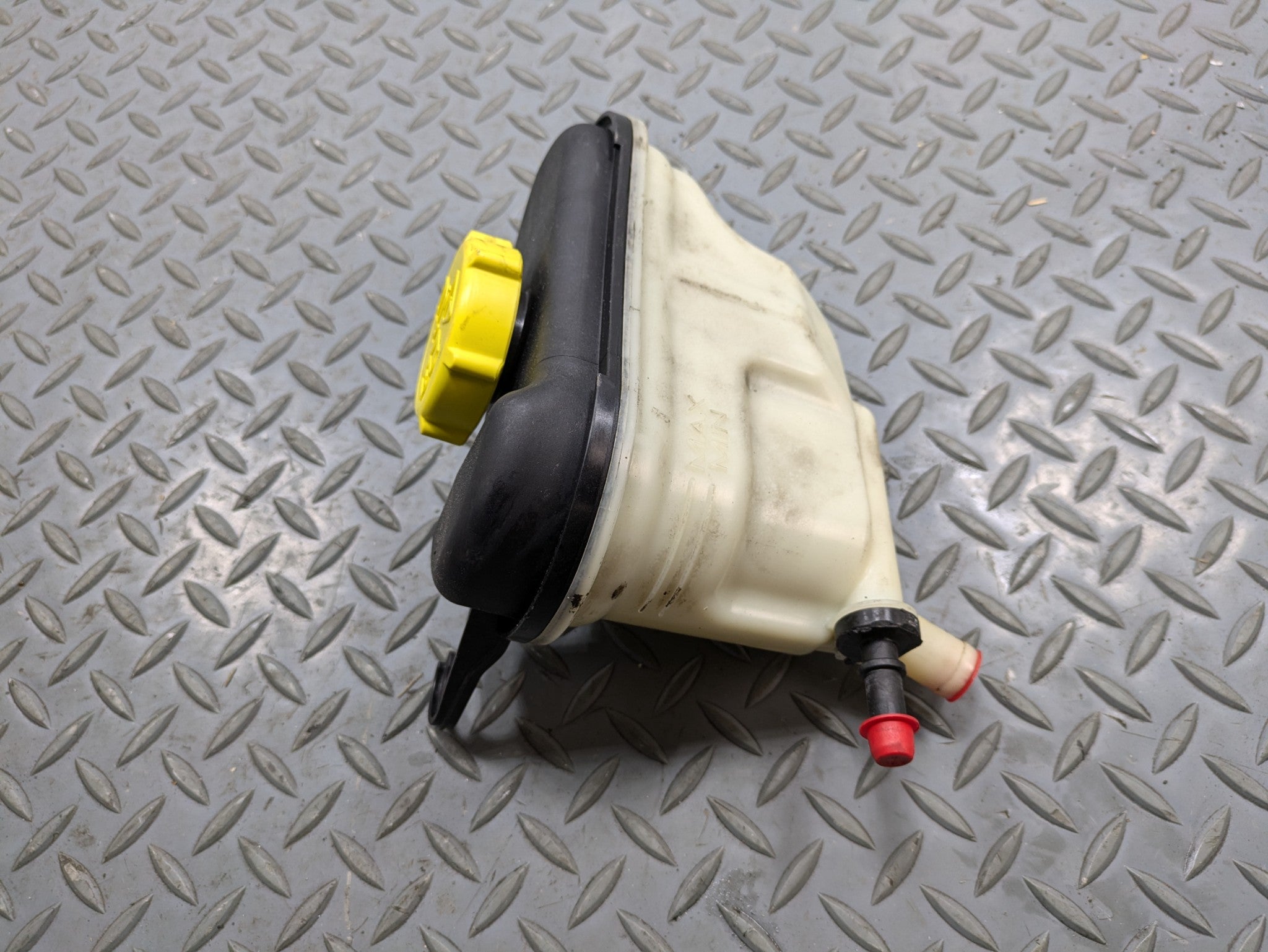 2013 - 2017 OEM LAND ROVER RANGE ROVER SUSPENSION OIL COOLER RESERVOIR TANK