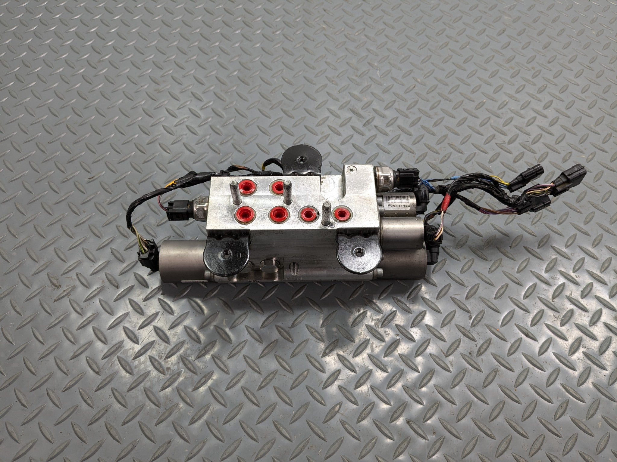 13 - 17 OEM LAND ROVER RANGE ROVER SUSPENSION STABILIZER HYDRAULIC VALVE BLOCK