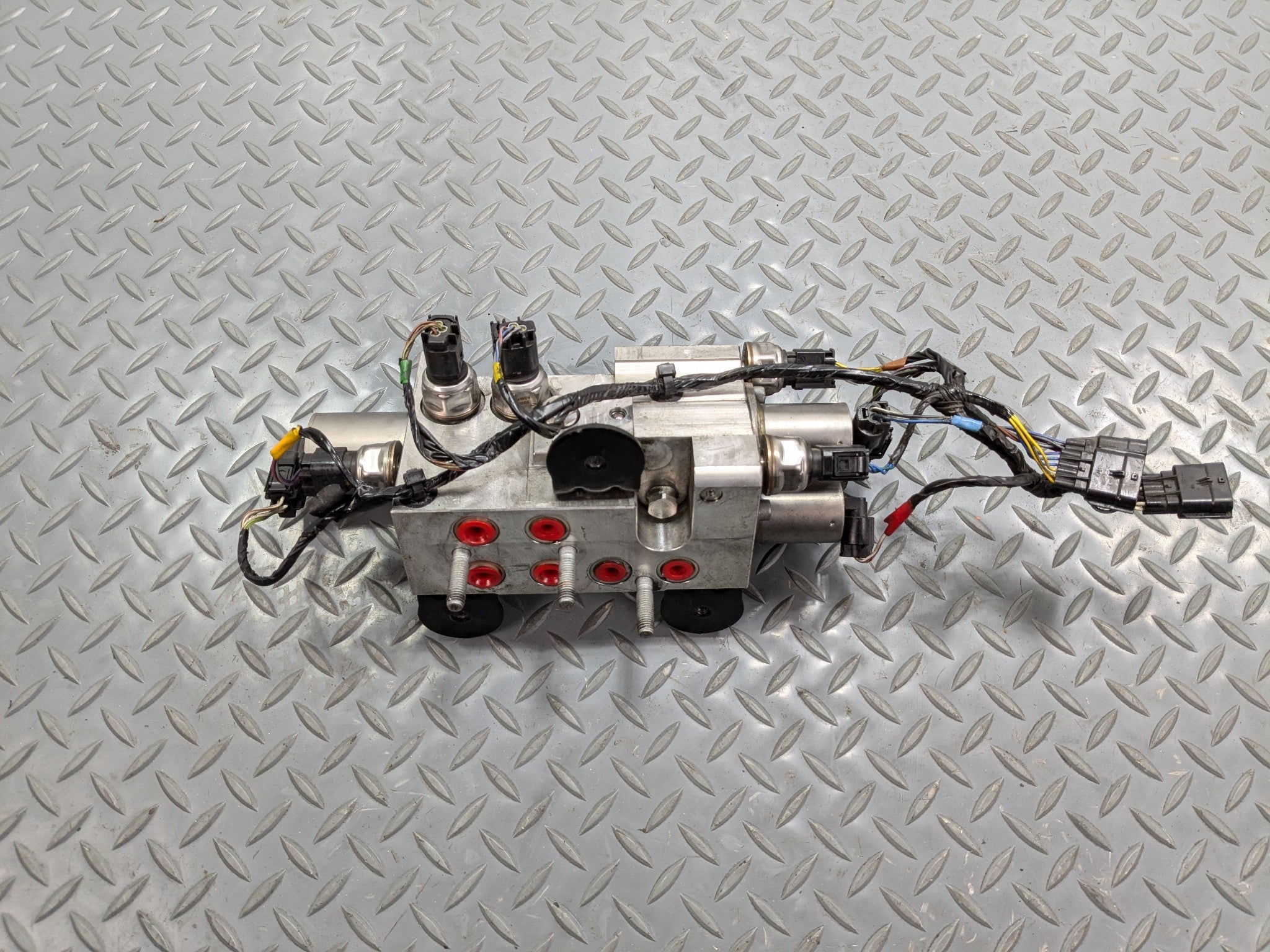 13 - 17 OEM LAND ROVER RANGE ROVER SUSPENSION STABILIZER HYDRAULIC VALVE BLOCK