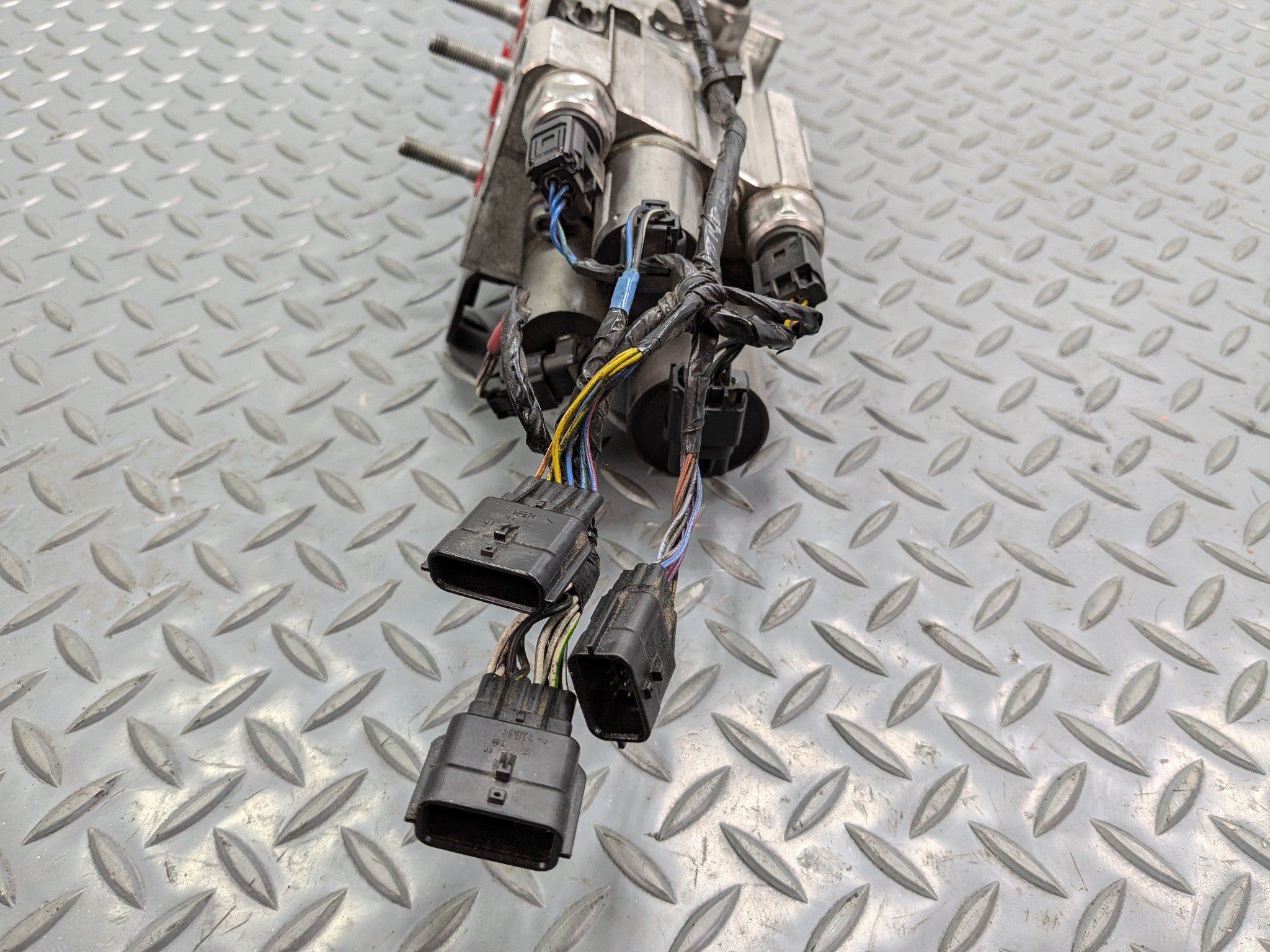 13 - 17 OEM LAND ROVER RANGE ROVER SUSPENSION STABILIZER HYDRAULIC VALVE BLOCK