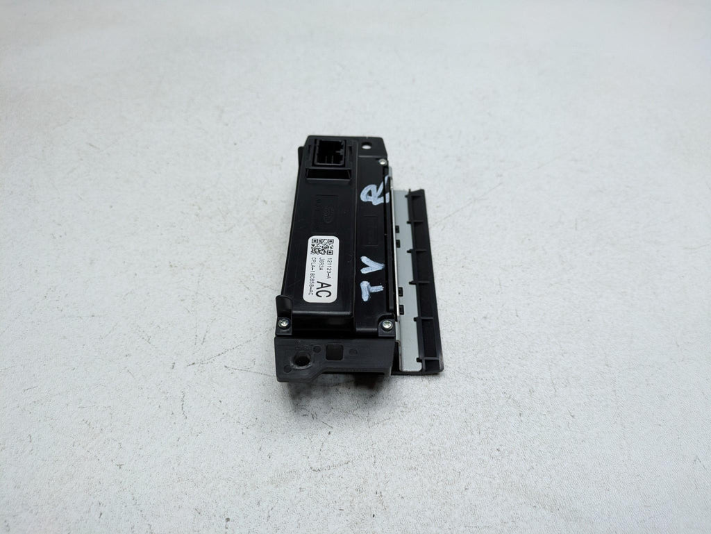 2013 - 2017 OEM LAND ROVER RANGE ROVER FRONT LEFT TOUCH SCREEN CONTROL MODULE