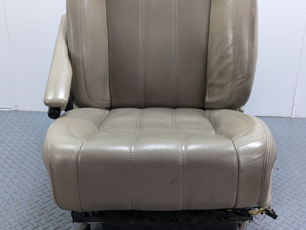 13 - 17 OEM LAND ROVER RANGE ROVER FRONT LEFT SIDE SEAT WITH HEADREST ASSEMBLY