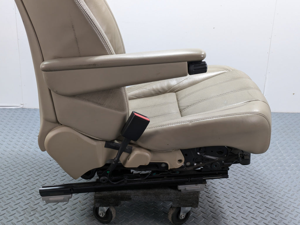 13 - 17 OEM LAND ROVER RANGE ROVER FRONT LEFT SIDE SEAT WITH HEADREST ASSEMBLY