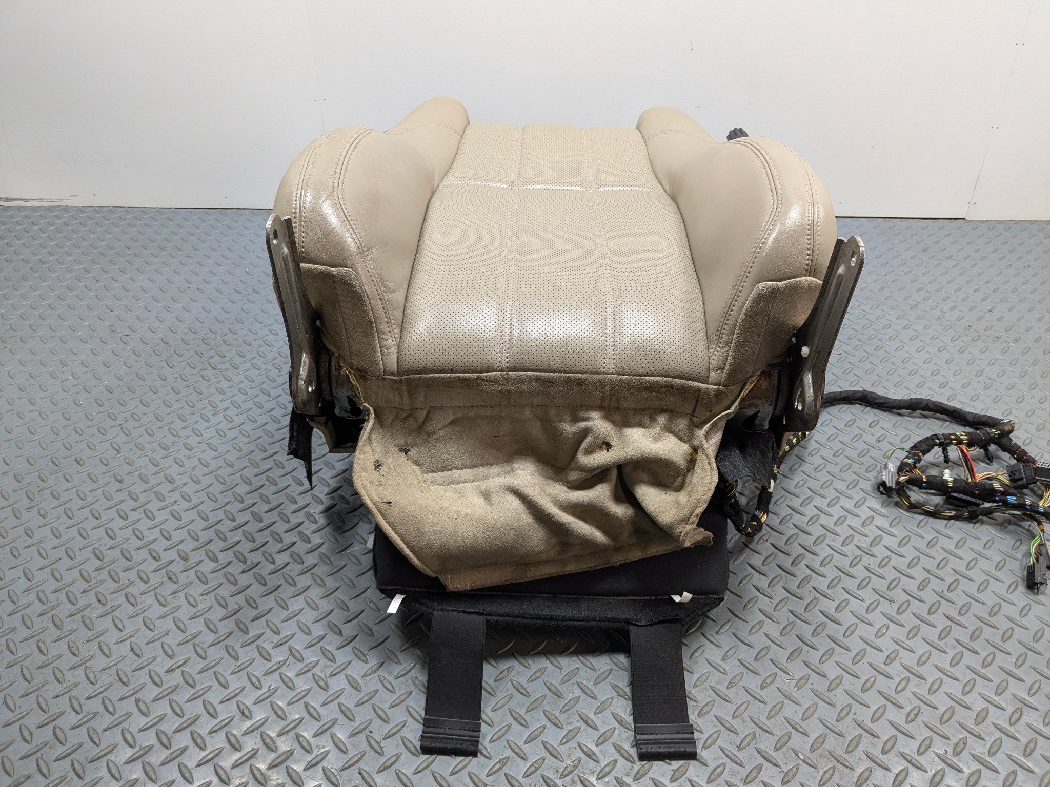 2013 - 2017 OEM LAND ROVER RANGE ROVER FRONT RIGHT SIDE UPPER SEAT CUSHION BEIGE