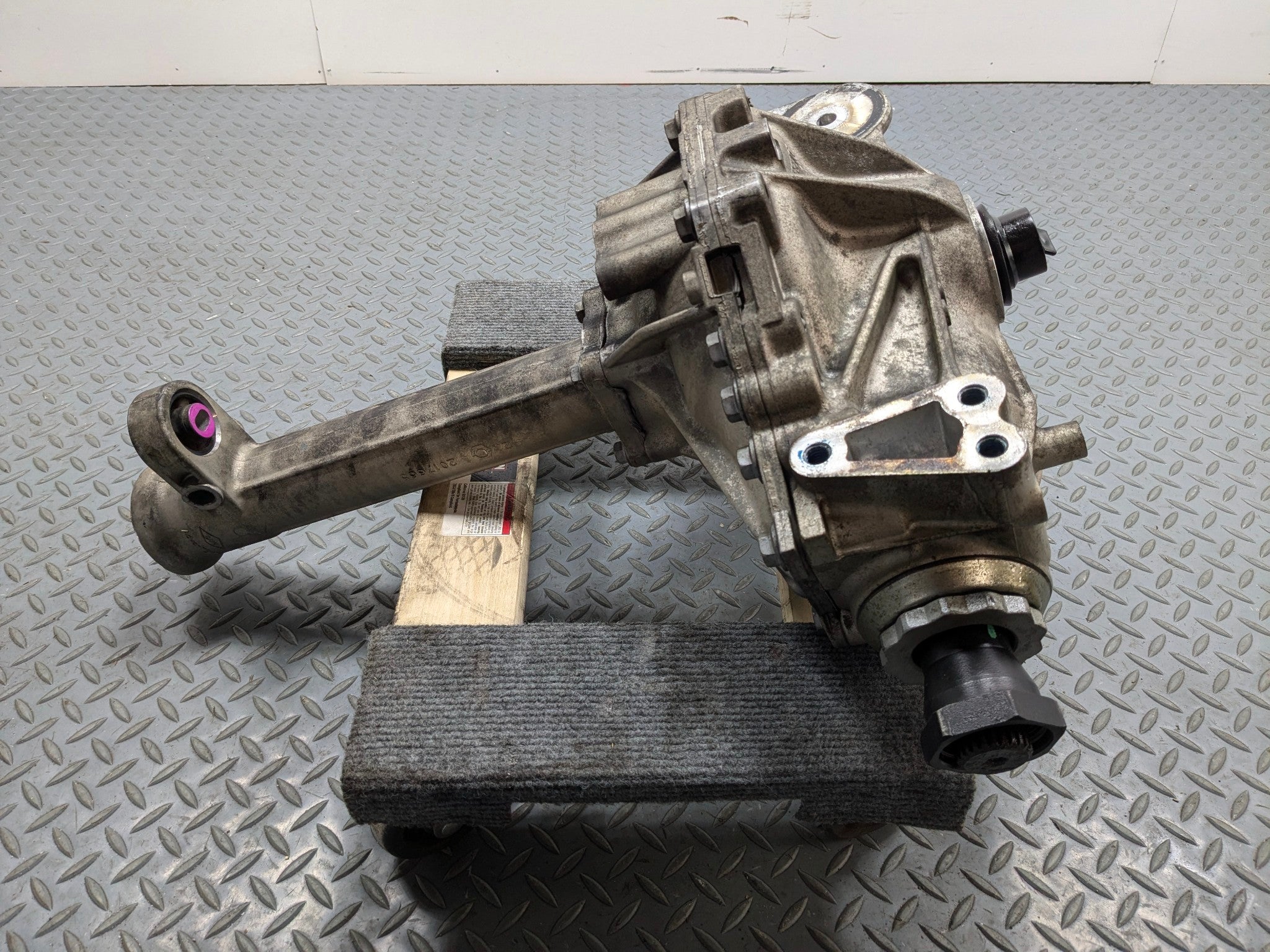 2013 - 2017 OEM LAND ROVER RANGE ROVER FRONT AXLE DIFFERENTIAL CARRIER ASSEMBLY