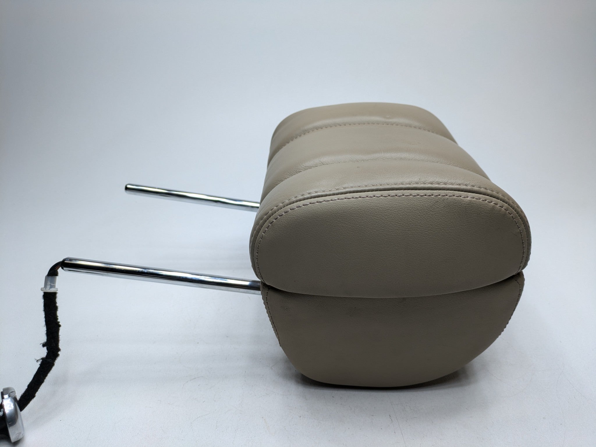 2013 - 2017 OEM LAND ROVER RANGE ROVER FRONT RIGHT SIDE SEAT HEADREST ASSEMBLY