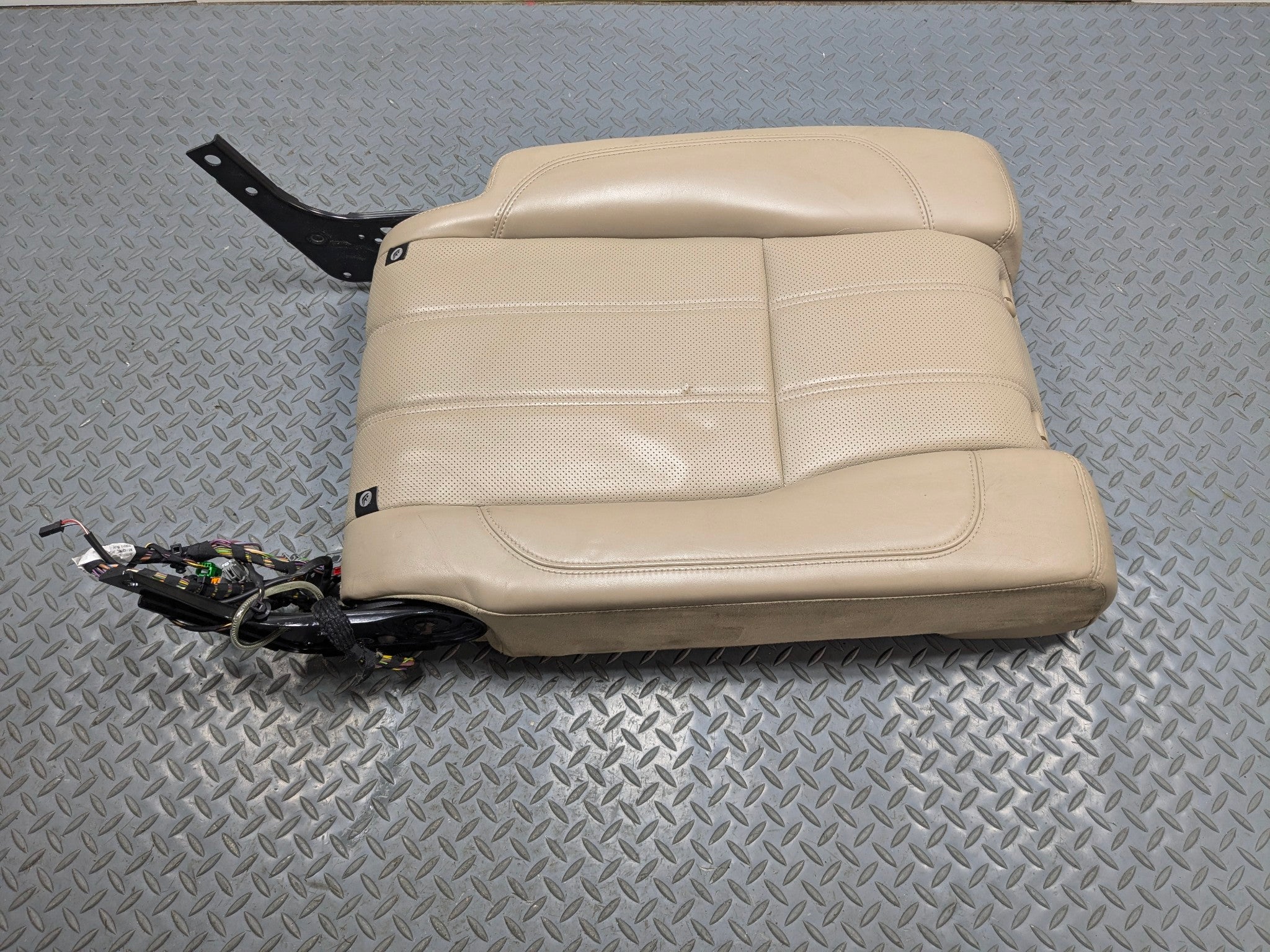 2013 - 2017 OEM LAND ROVER RANGE ROVER REAR RIGHT SIDE UPPER SEAT CUSHION BEIGE