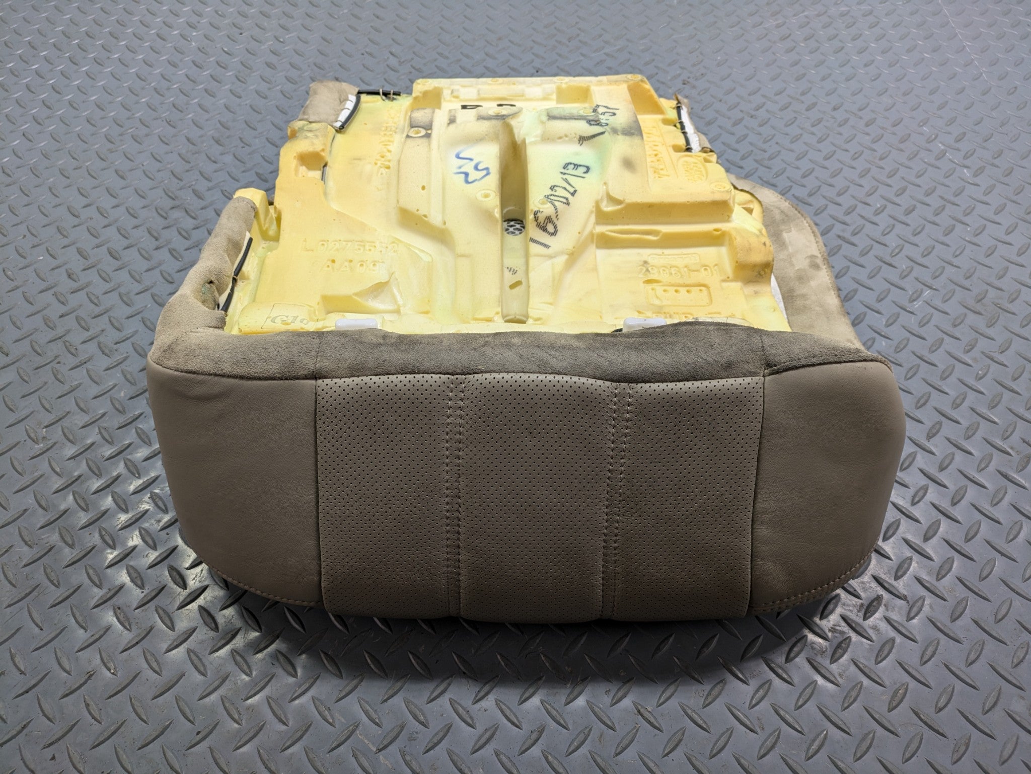 2013 - 2017 OEM LAND ROVER RANGE ROVER REAR RIGHT SIDE LOWER SEAT CUSHION