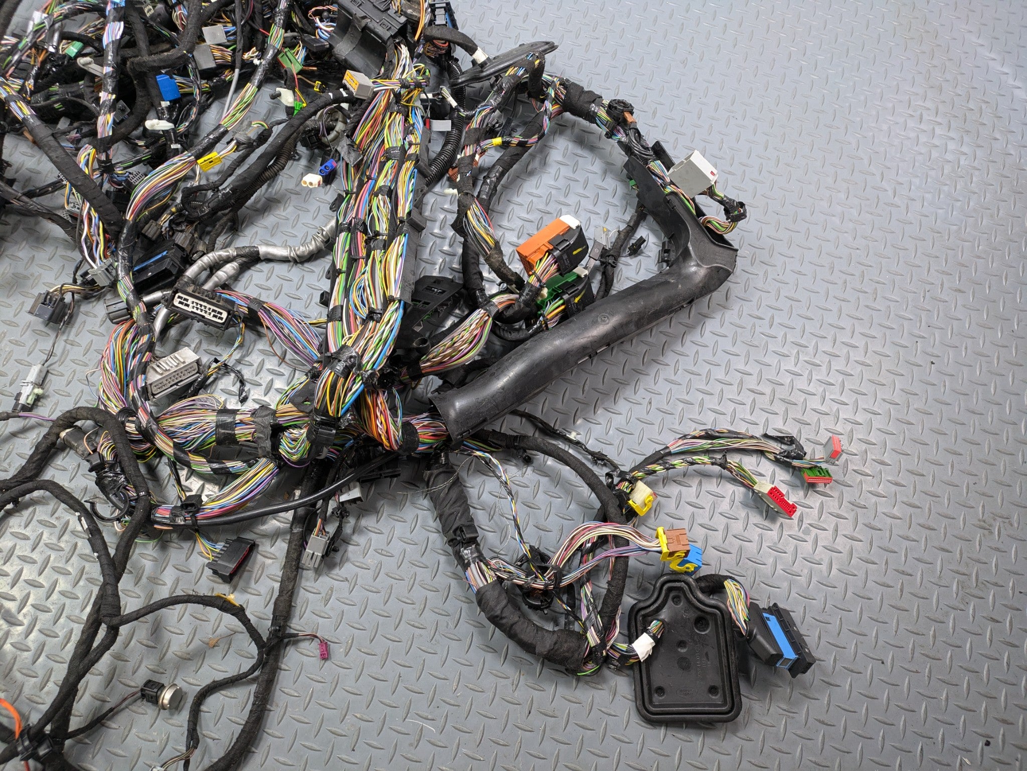 2013 - 2017 OEM LAND ROVER RANGE ROVER BODY WIRE HARNESS CABLE AND CONNECTOR