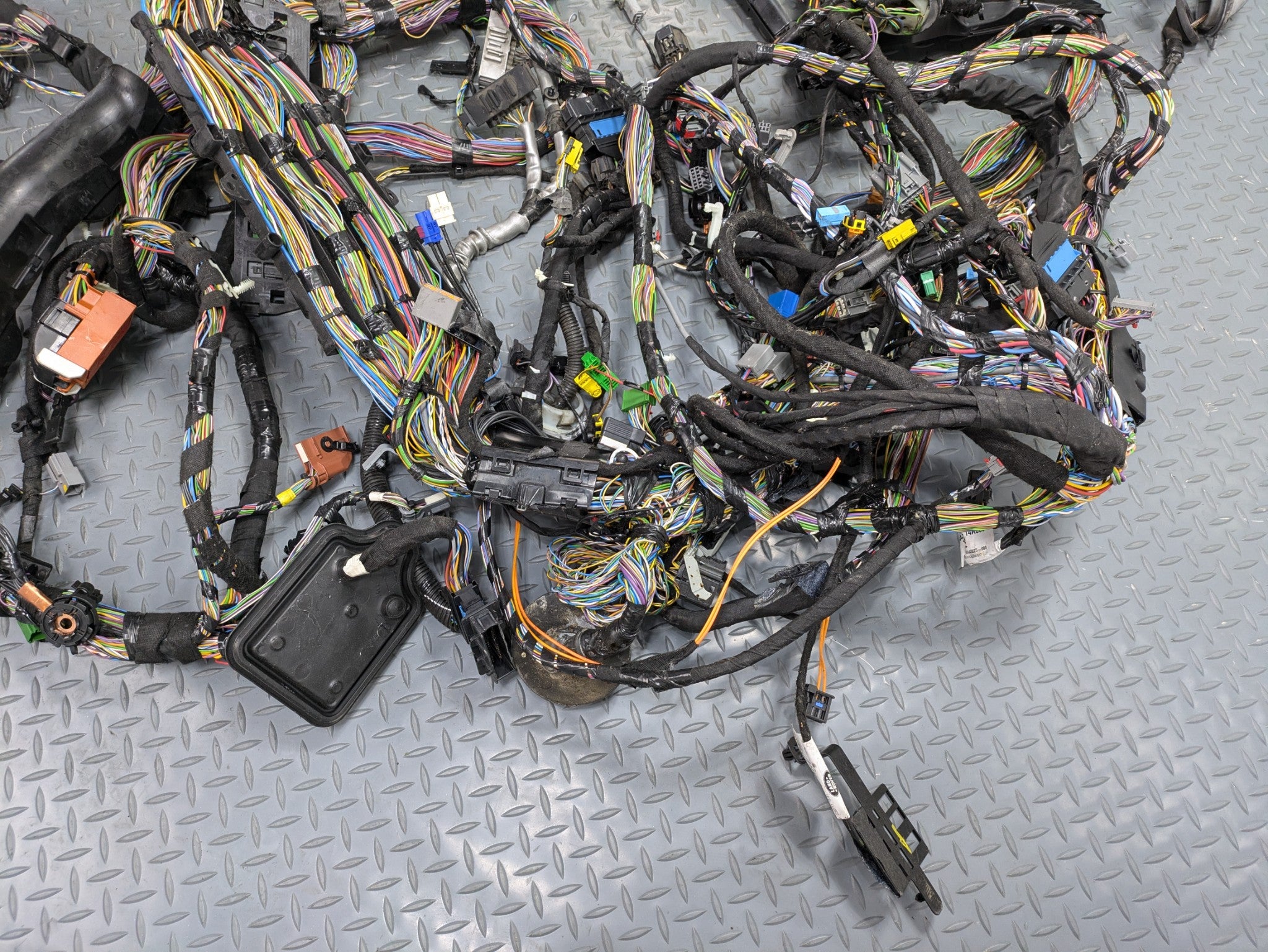 2013 - 2017 OEM LAND ROVER RANGE ROVER BODY WIRE HARNESS CABLE AND CONNECTOR