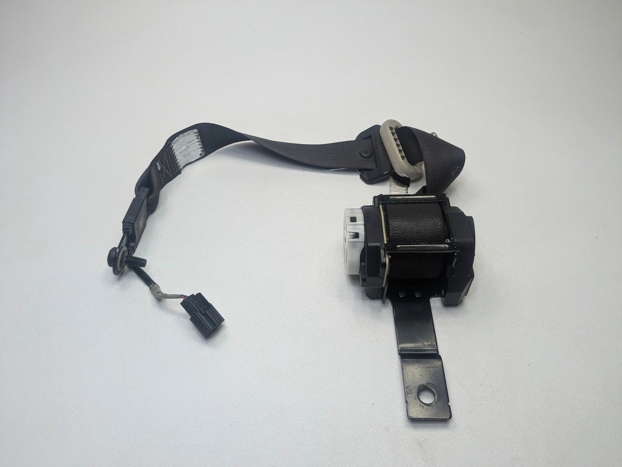 2009 - 2012 OEM FORD FLEX FRONT RIGHT PASSENGER SIDE SEAT BELT ASSEMBLY