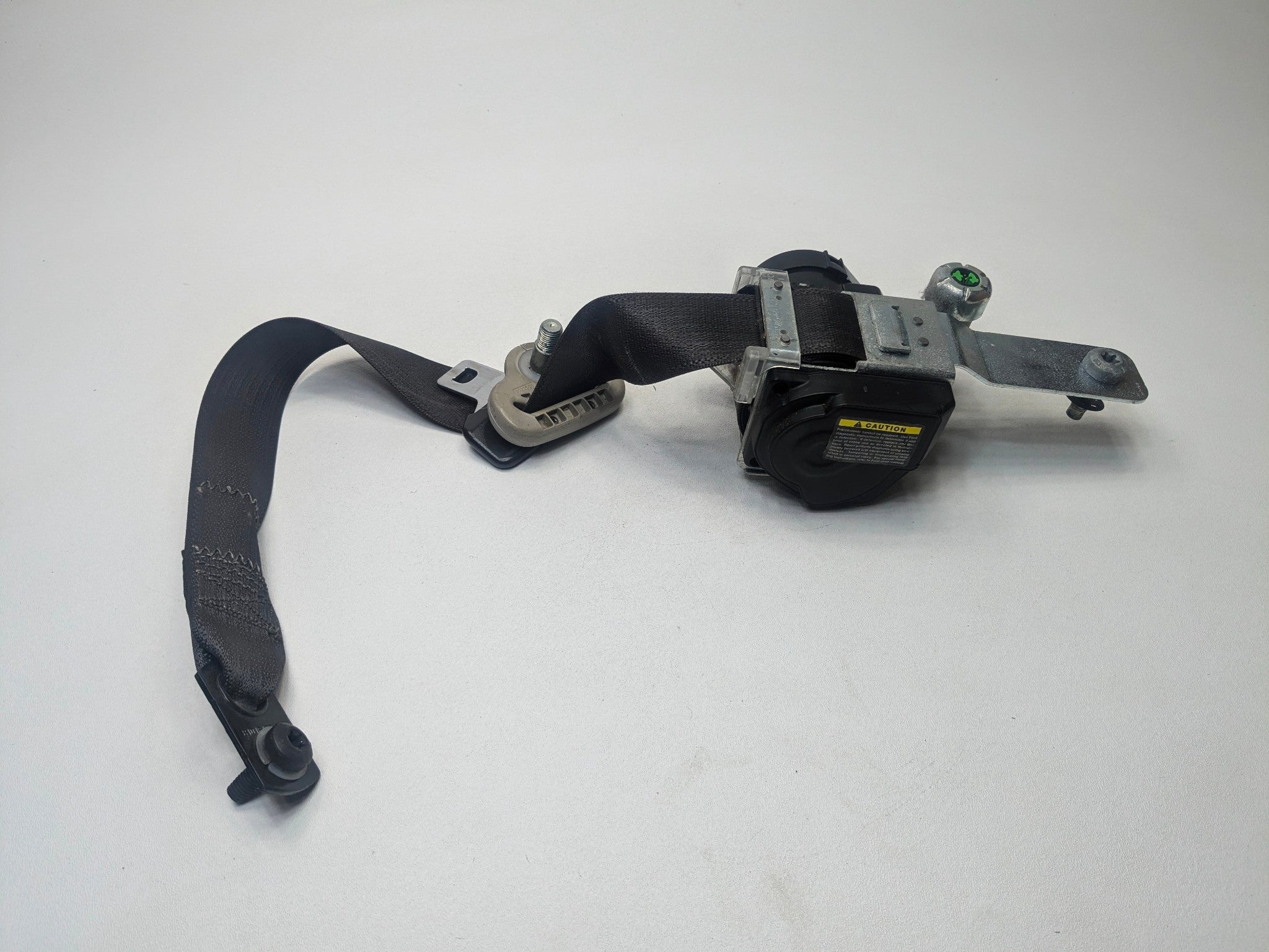 2009 - 2012 OEM FORD FLEX FRONT LEFT DRIVER SIDE SEAT BELT ASSEMBLY