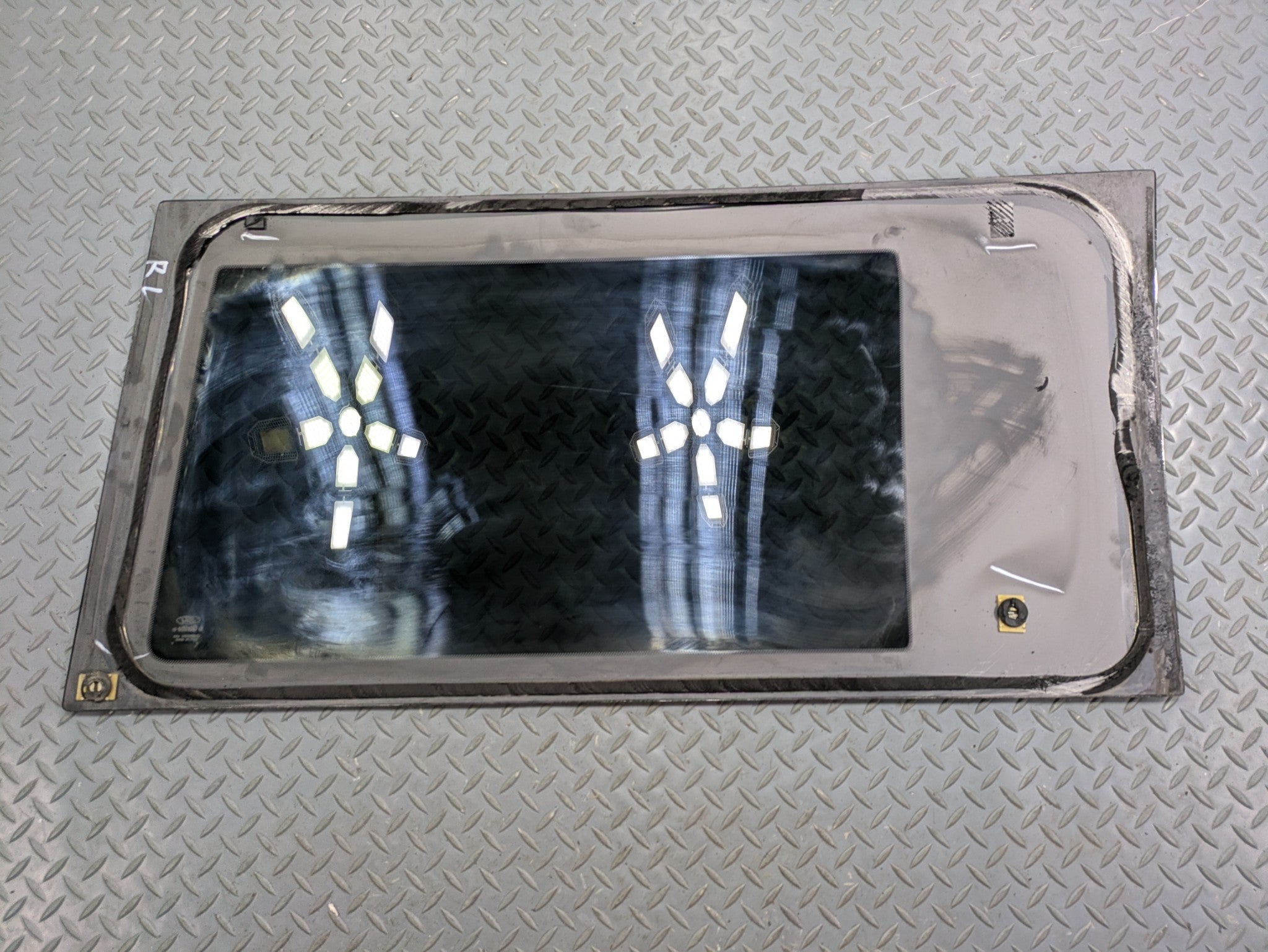 2009 - 2012 OEM FORD FLEX REAR LEFT DRIVER SIDE WINDOW QUARTER GLASS
