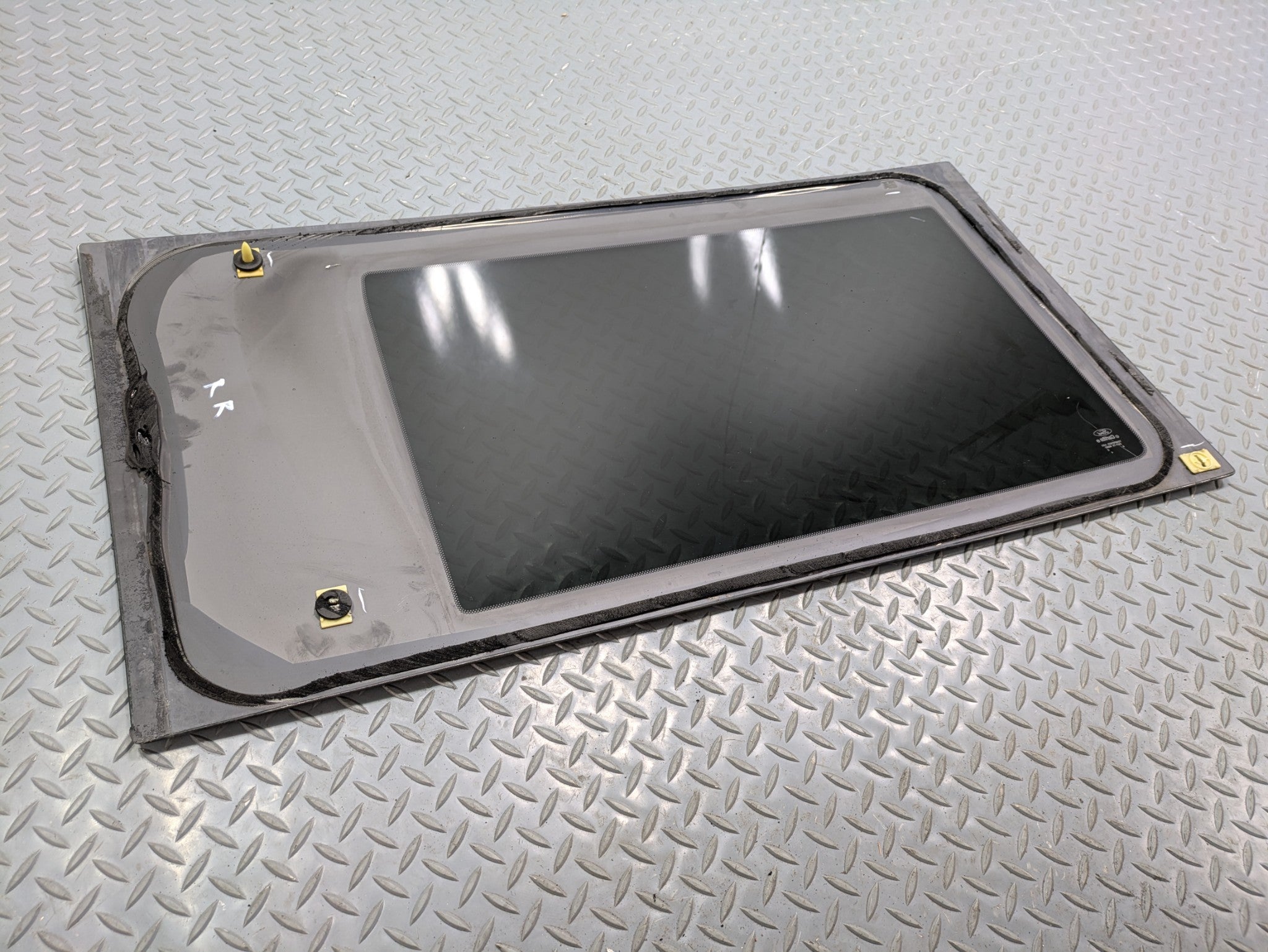 2009 - 2012 OEM FORD FLEX REAR RIGHT PASSENGER SIDE WINDOW QUARTER GLASS