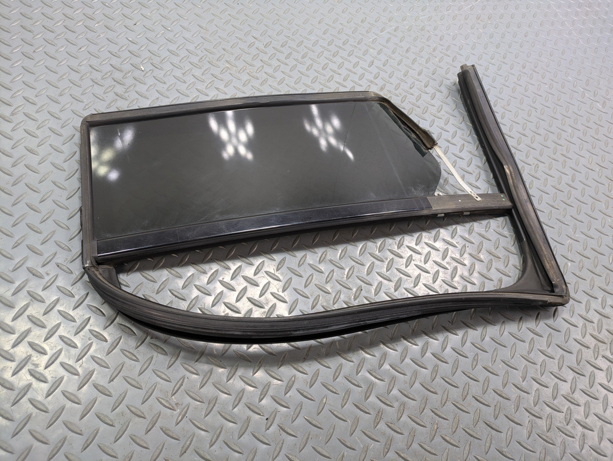 2009 - 2012 OEM FORD FLEX REAR LEFT DRIVER SIDE WINDOW VENT GLASS