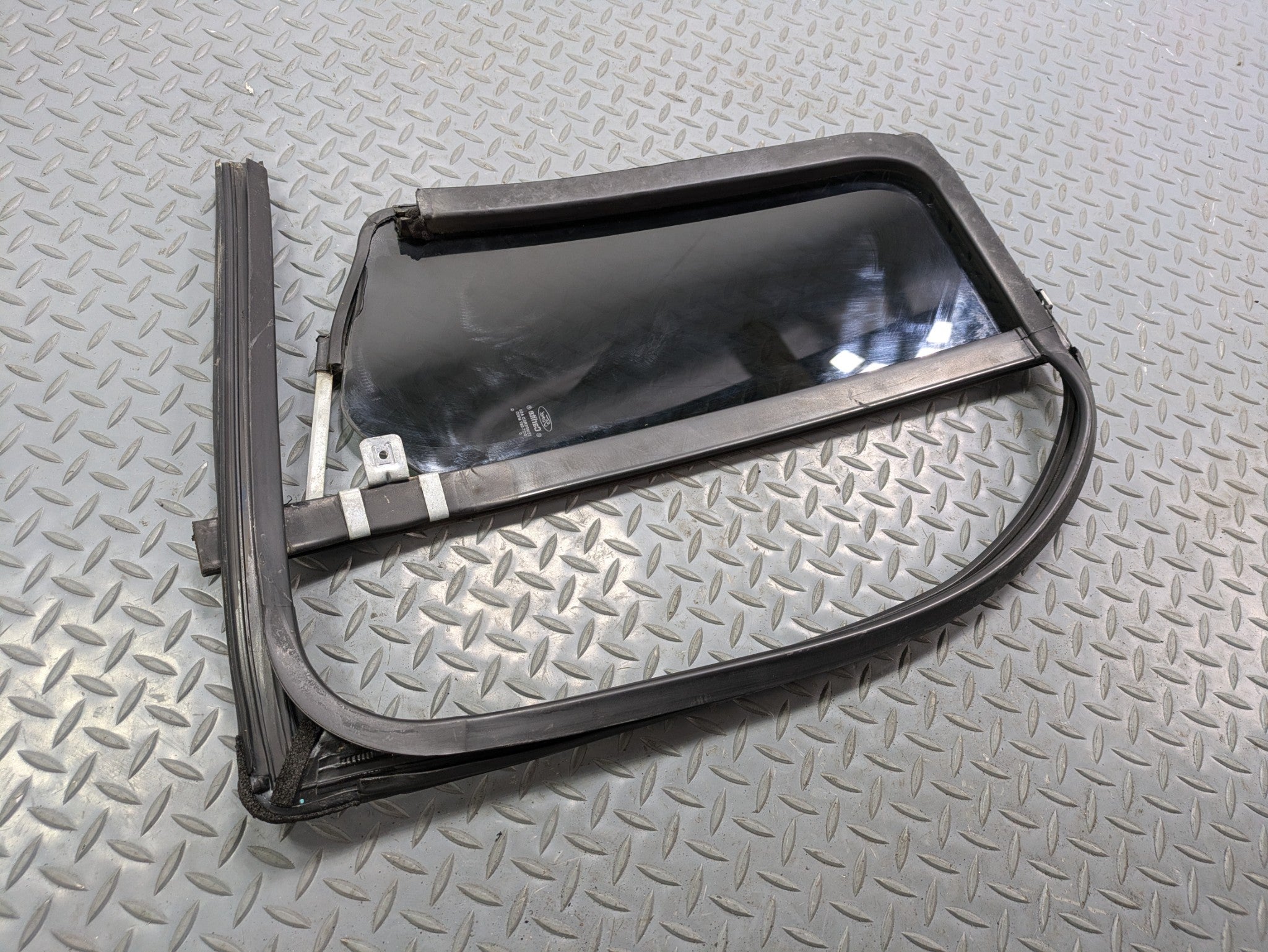 2009 - 2012 OEM FORD FLEX REAR LEFT DRIVER SIDE WINDOW VENT GLASS