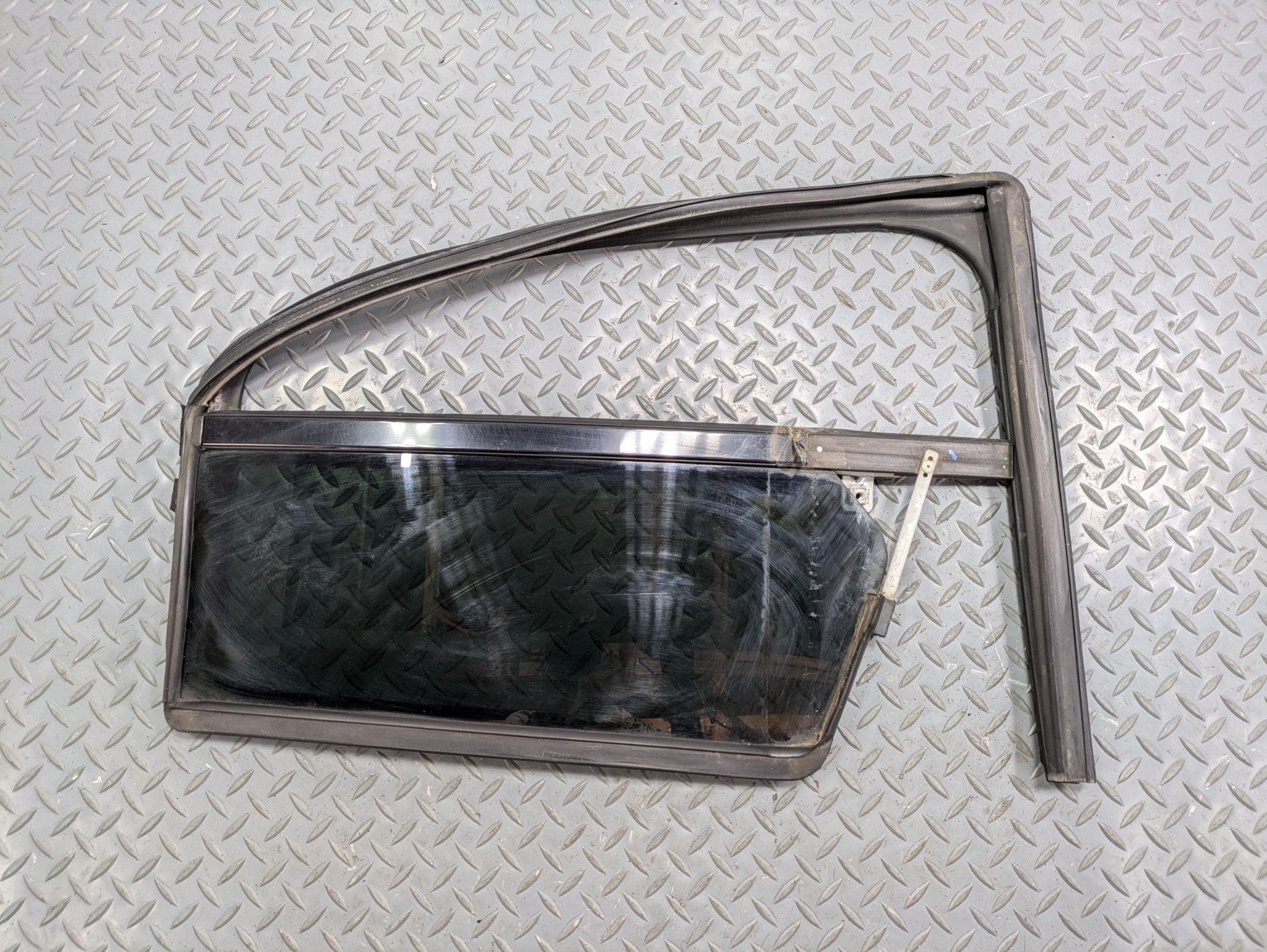 2009 - 2012 OEM FORD FLEX REAR RIGHT PASSENGER SIDE VENT GLASS WINDOW