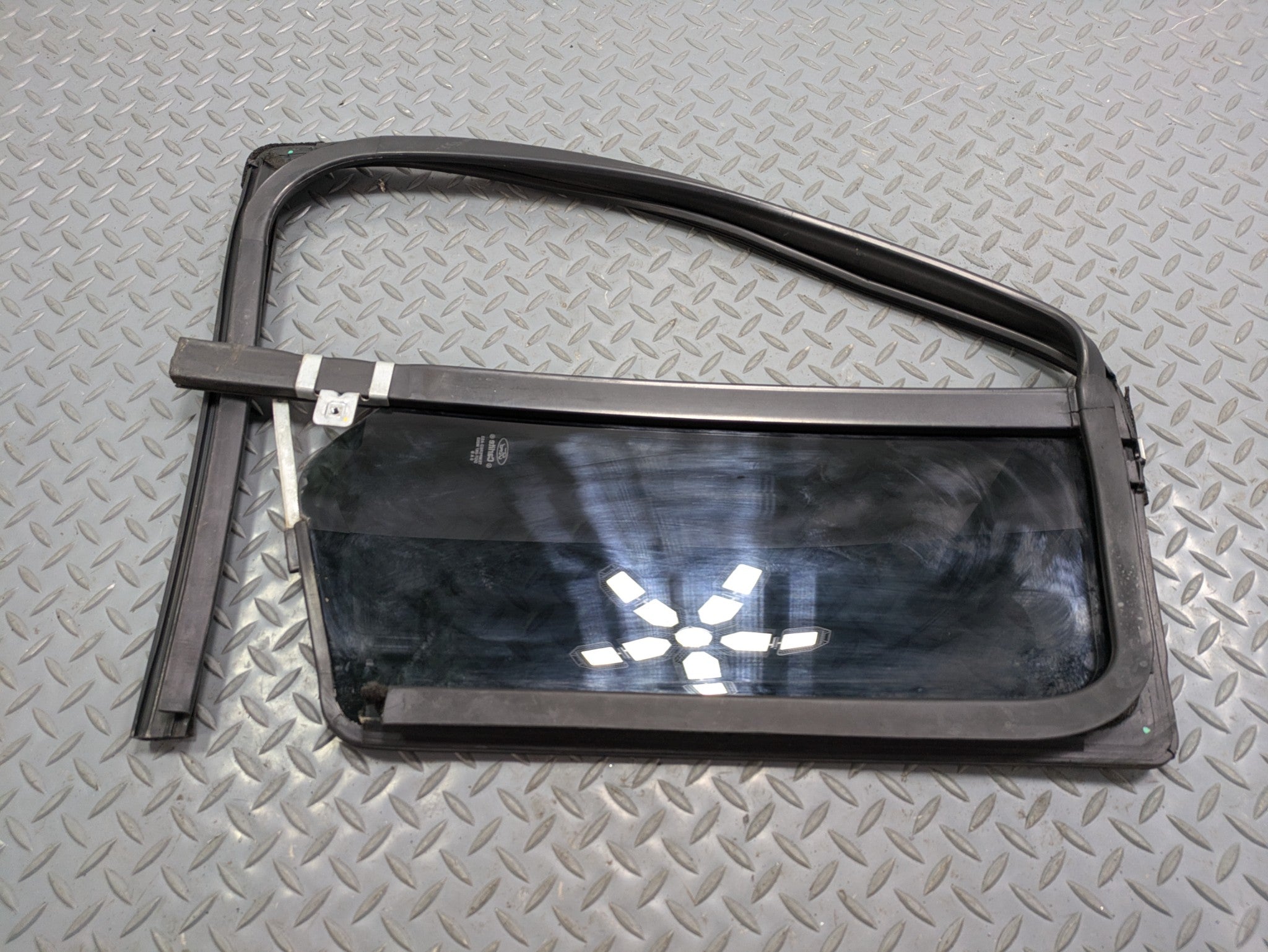 2009 - 2012 OEM FORD FLEX REAR RIGHT PASSENGER SIDE VENT GLASS WINDOW