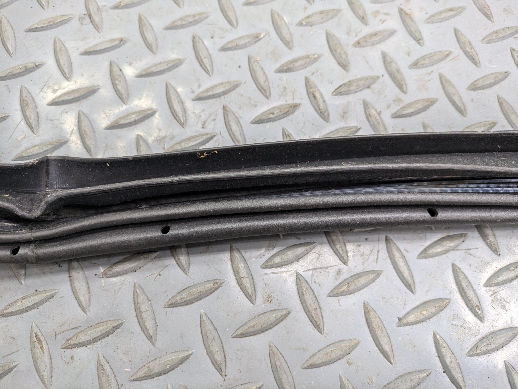 2009 - 2012 OEM FORD FLEX FRONT RIGHT SIDE DOOR SEAL WEATHERSTRIP RUBBER