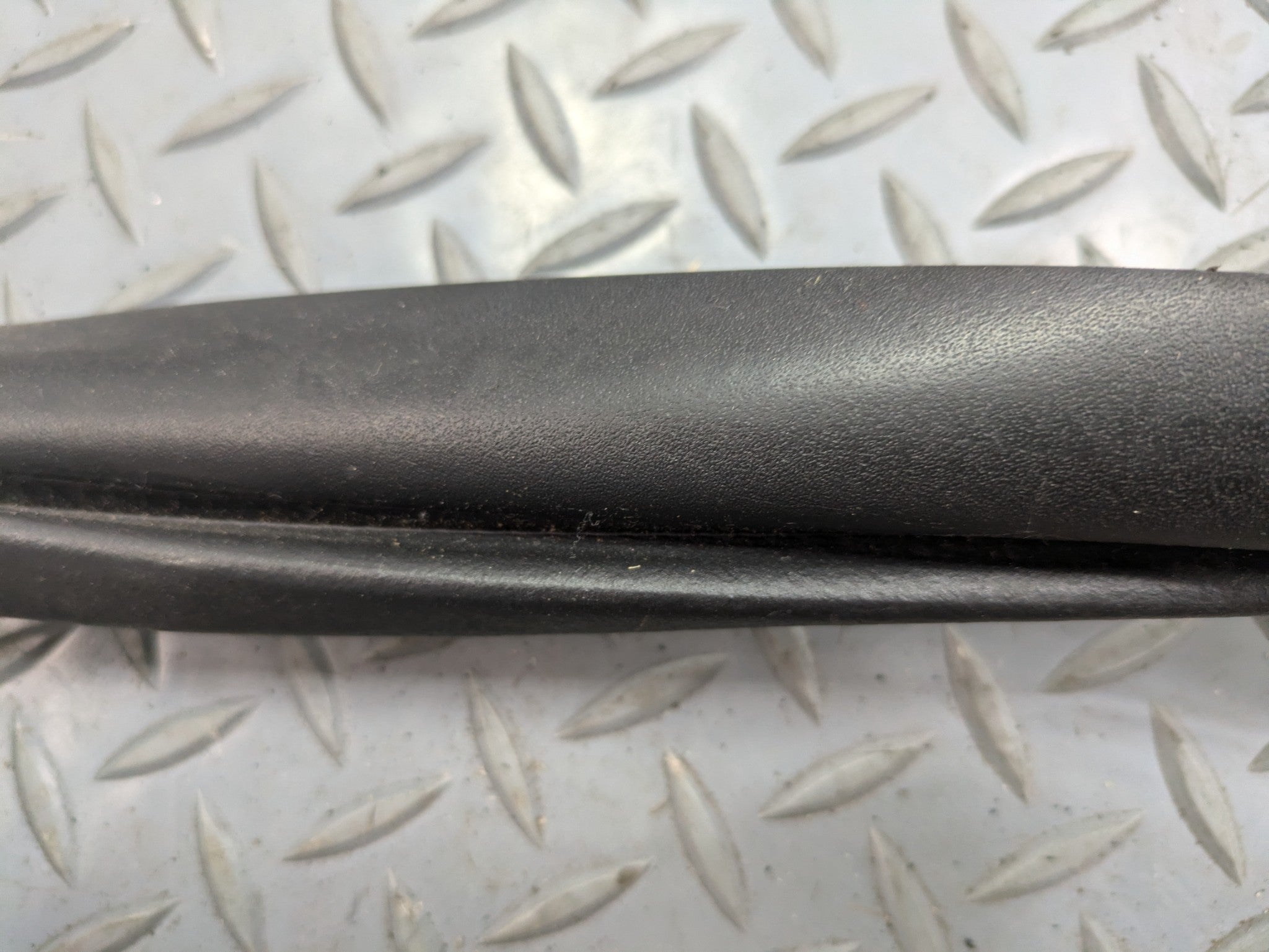 2009 - 2012 OEM FORD FLEX FRONT RIGHT SIDE DOOR SEAL WEATHERSTRIP RUBBER