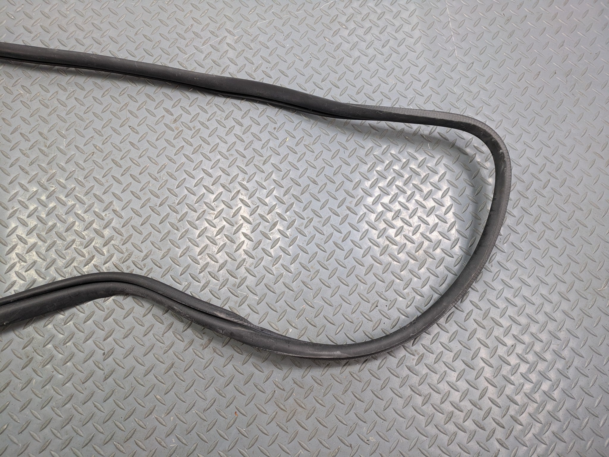 2009 - 2012 OEM FORD FLEX REAR LEFT DRIVER SIDE DOOR SEAL WEATHERSTRIP RUBBER