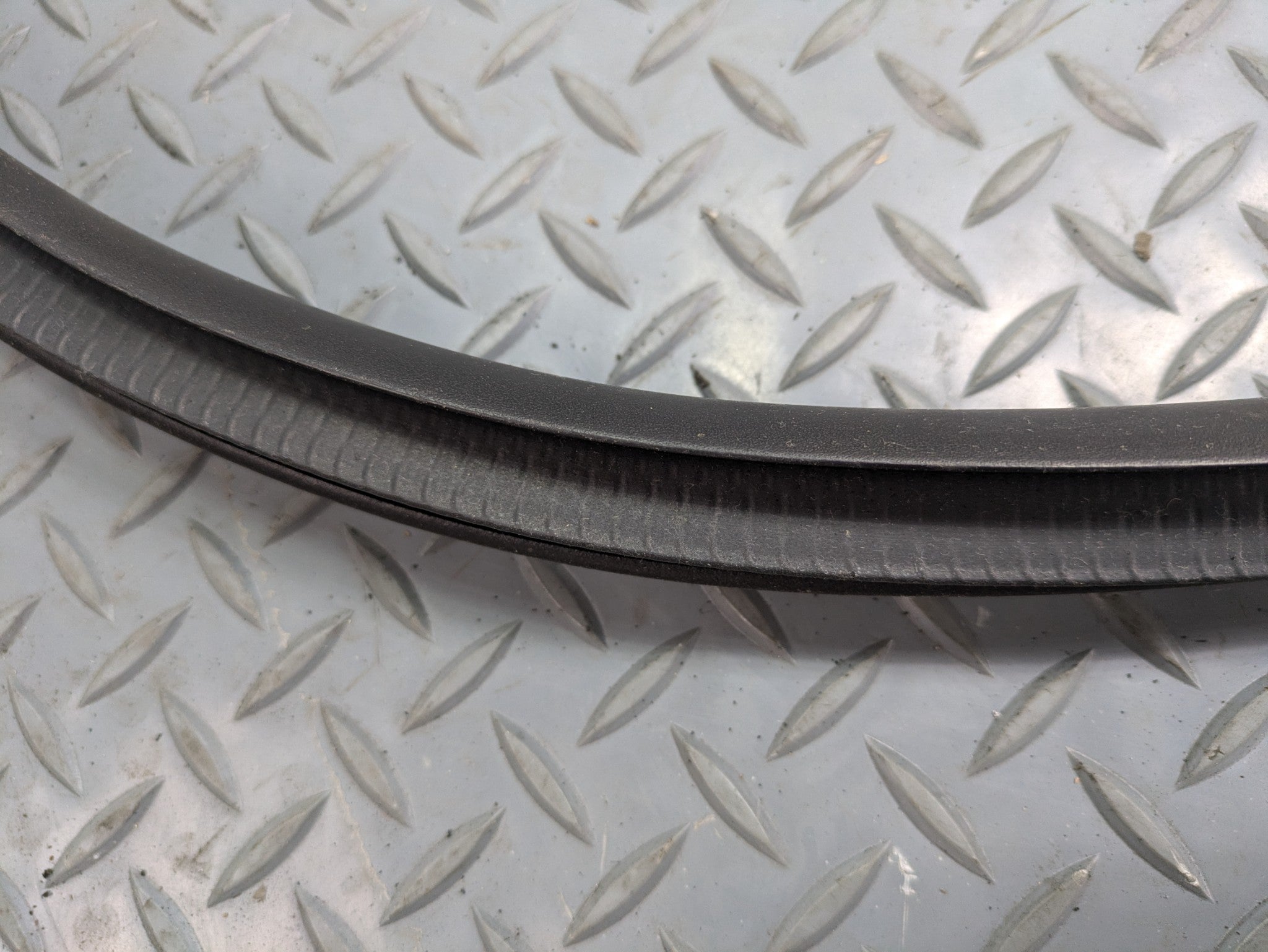 2009 - 2012 OEM FORD FLEX REAR LEFT DRIVER SIDE DOOR SEAL WEATHERSTRIP RUBBER