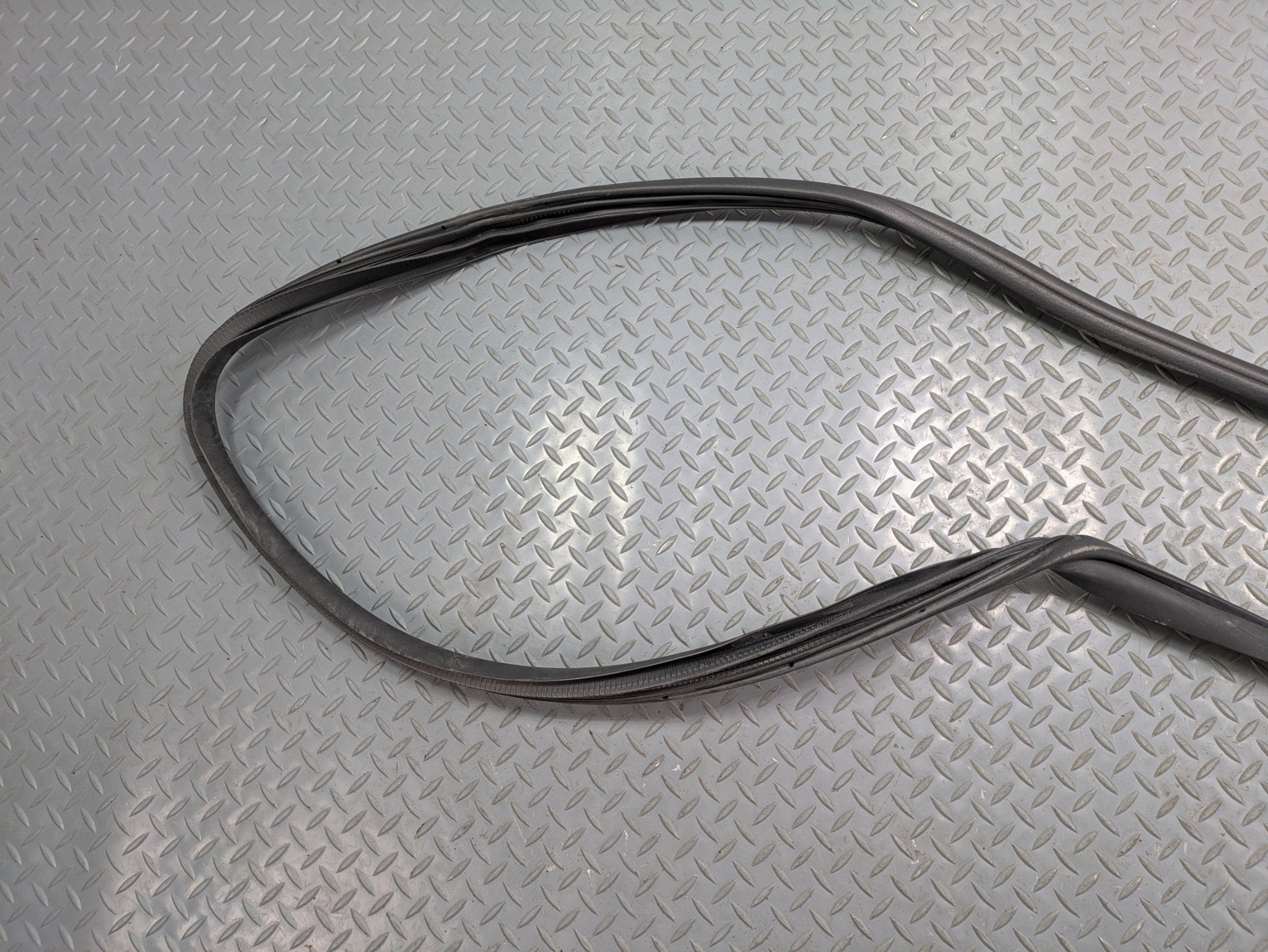 2009 - 2012 OEM FORD FLEX REAR RIGHT SIDE DOOR SEAL WEATHERSTRIP RUBBER