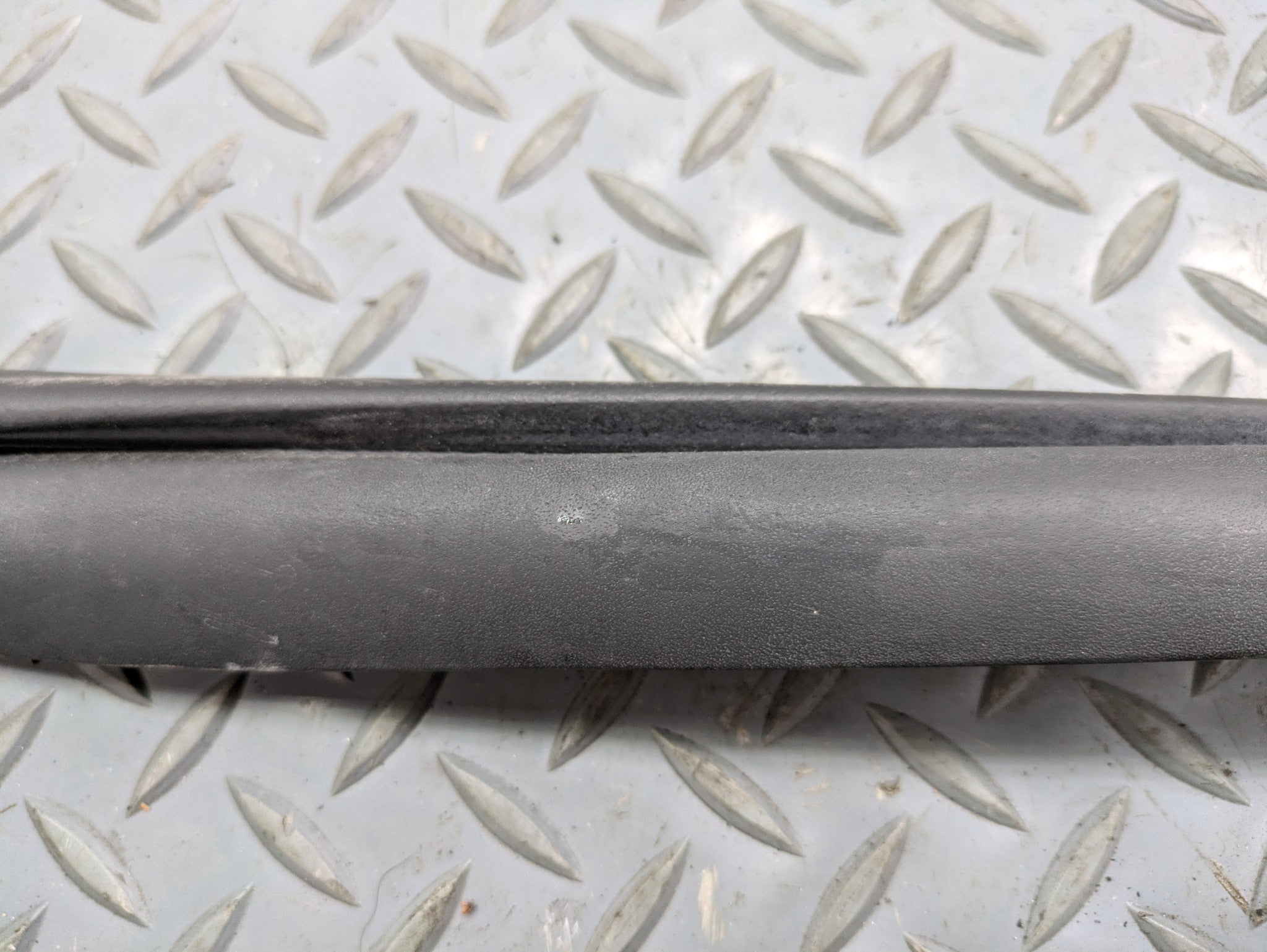 2009 - 2012 OEM FORD FLEX REAR RIGHT SIDE DOOR SEAL WEATHERSTRIP RUBBER