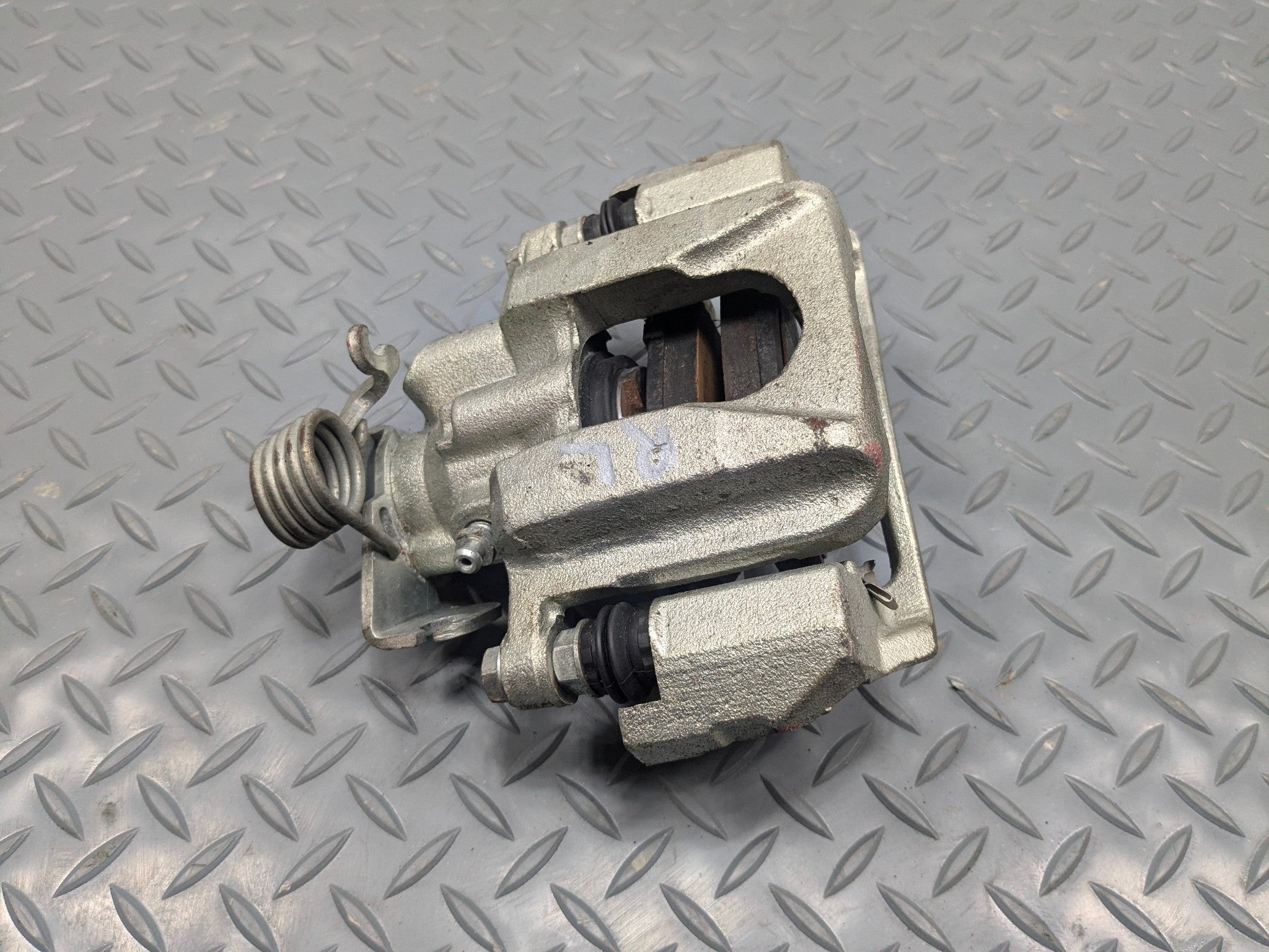 2009 - 2012 OEM FORD FLEX REAR LEFT DRIVE SIDE BRAKE CALIPER ASSEMBLY