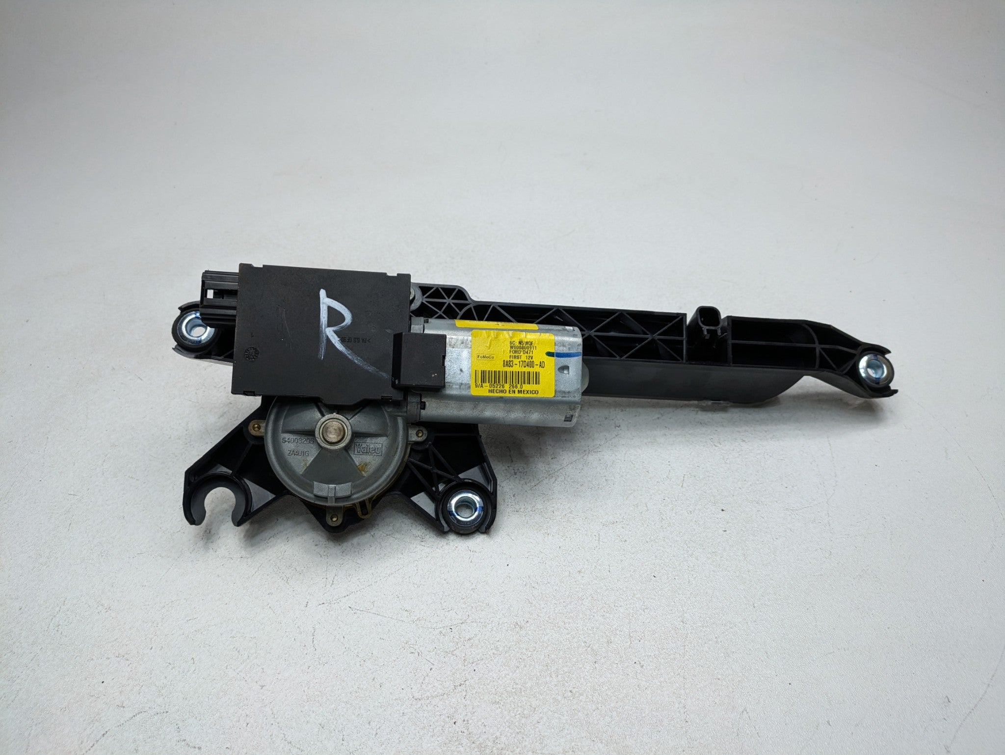 2009 - 2012 OEM FORD FLEX REAR TRUNK WIPER MOTOR WITH BRAKE THIRD LIGHT ASSEMBLY