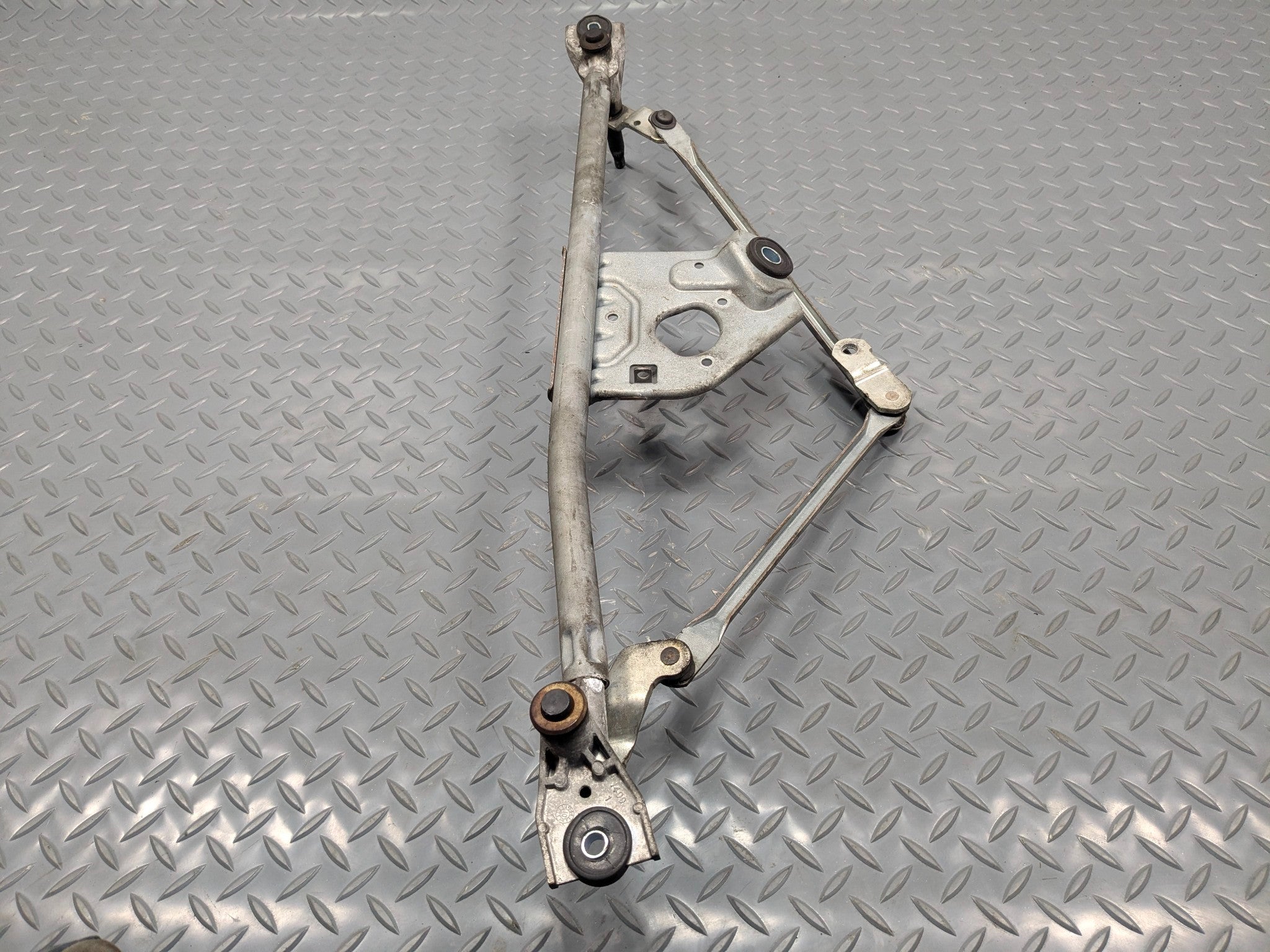 2009 - 2012 OEM FORD FLEX FRONT WINDSHIELD WIPER TRANSMISSION LINKAGE ASSEMBLY