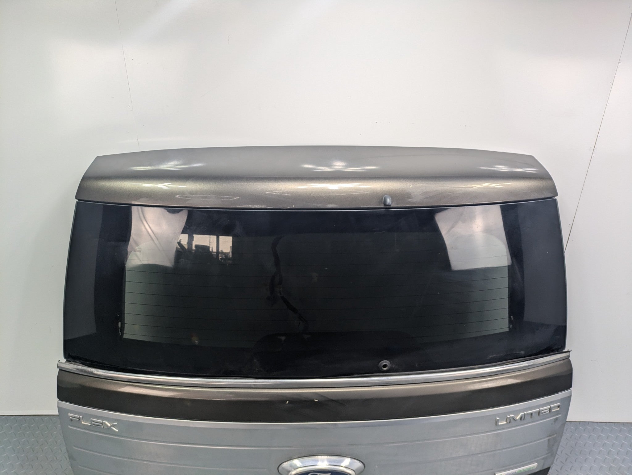 2009 - 2012 OEM FORD FLEX REAR TRUNK TAILGATE SHELL PANEL WITH GLASS ASSEMBLY