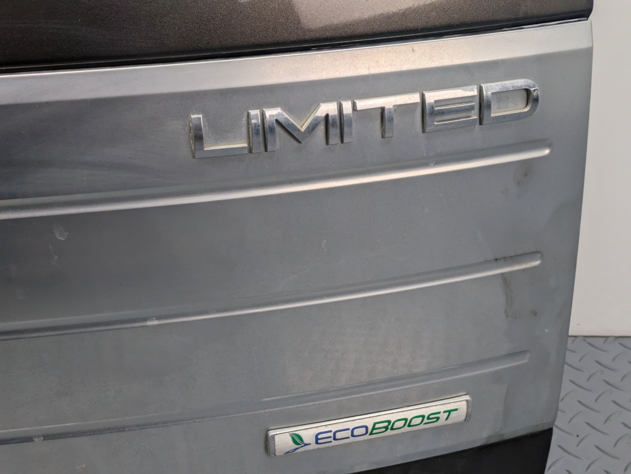 2009 - 2012 OEM FORD FLEX REAR TRUNK TAILGATE SHELL PANEL WITH GLASS ASSEMBLY