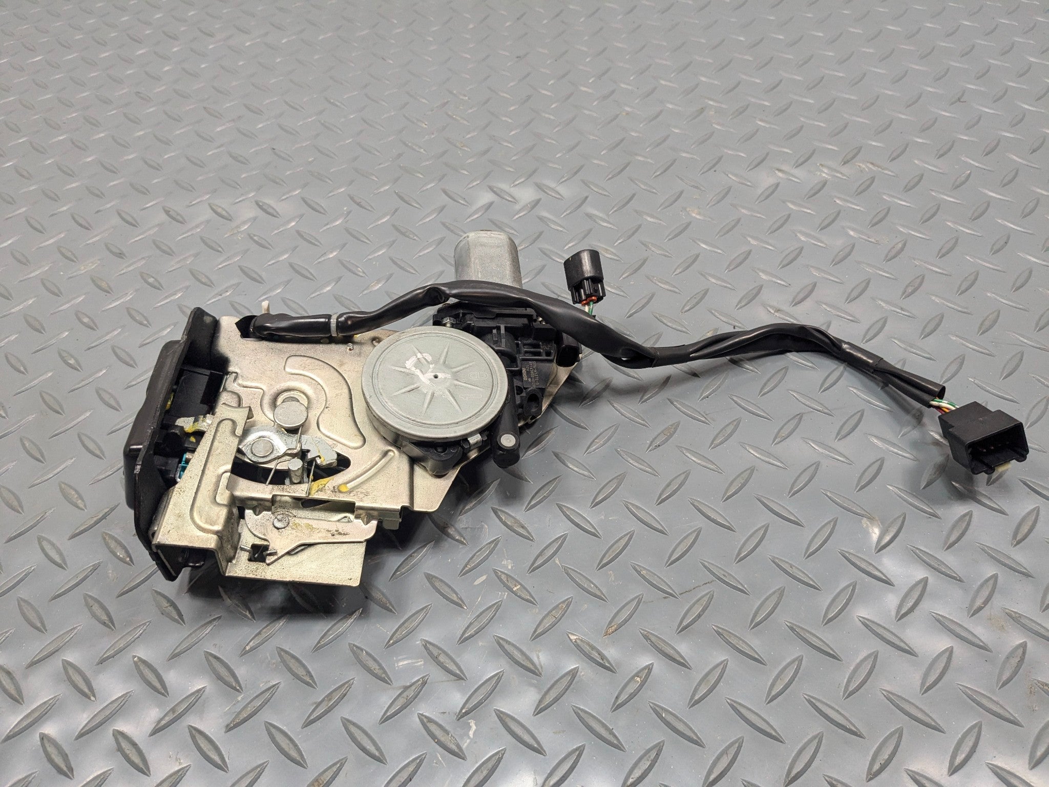 2009 - 2012 OEM FORD FLEX POWER LIFTGATE LID LATCH WITH MOTOR ACTUATOR