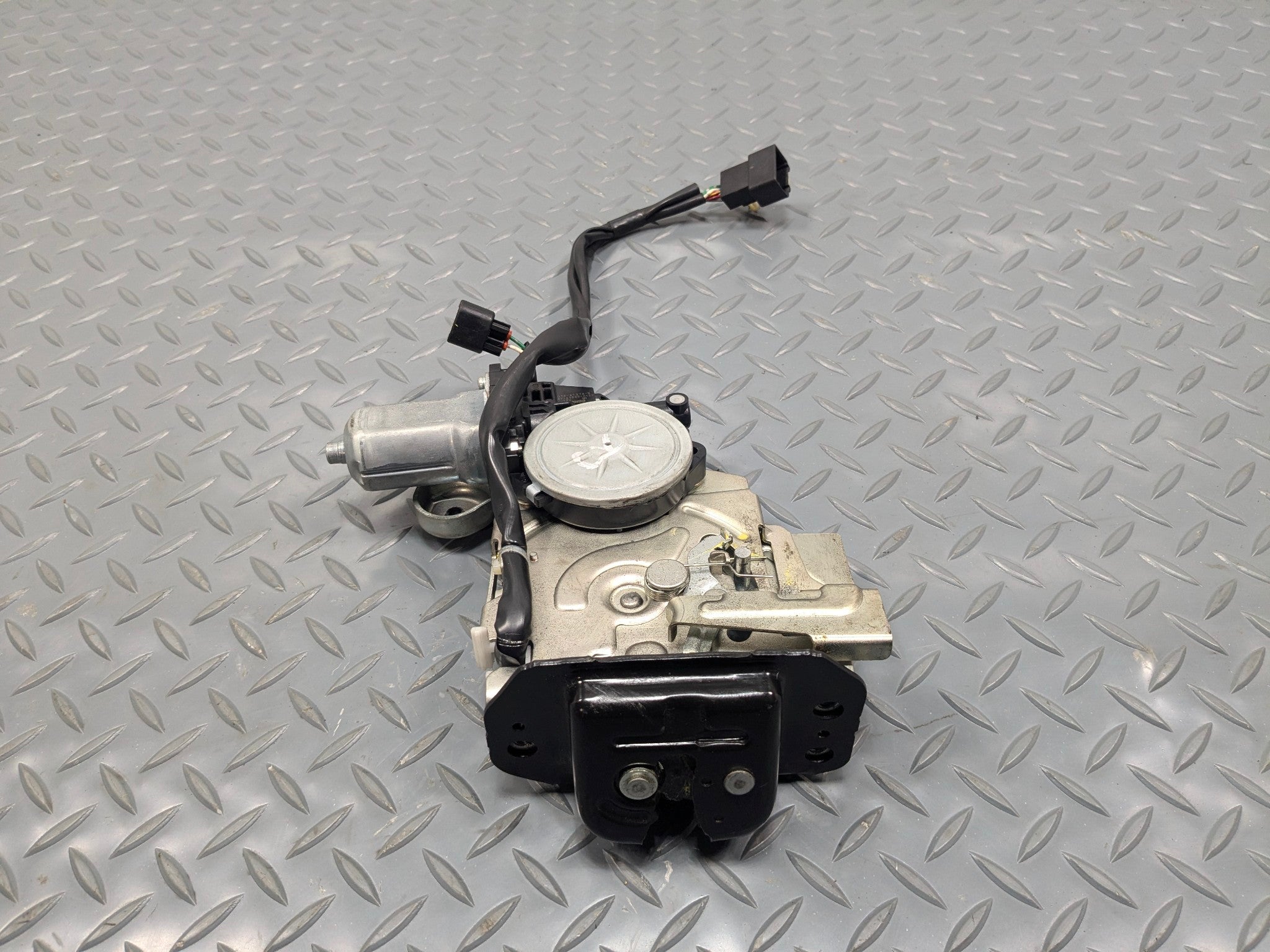 2009 - 2012 OEM FORD FLEX POWER LIFTGATE LID LATCH WITH MOTOR ACTUATOR
