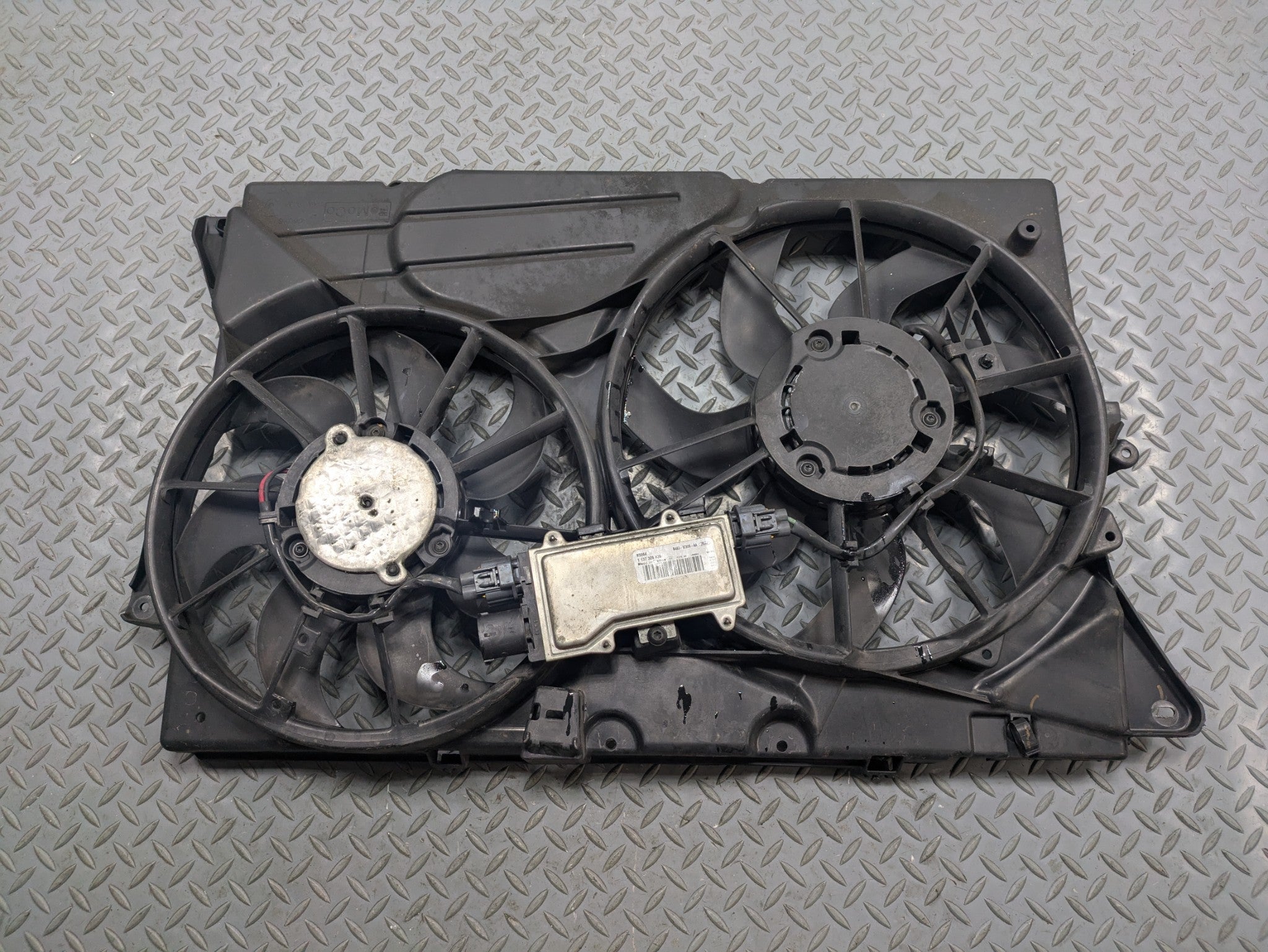 2009 - 2012 OEM FORD FLEX DUAL ELECTRIC COOLING RADIATOR FAN AND MOTOR ASSEMBLY