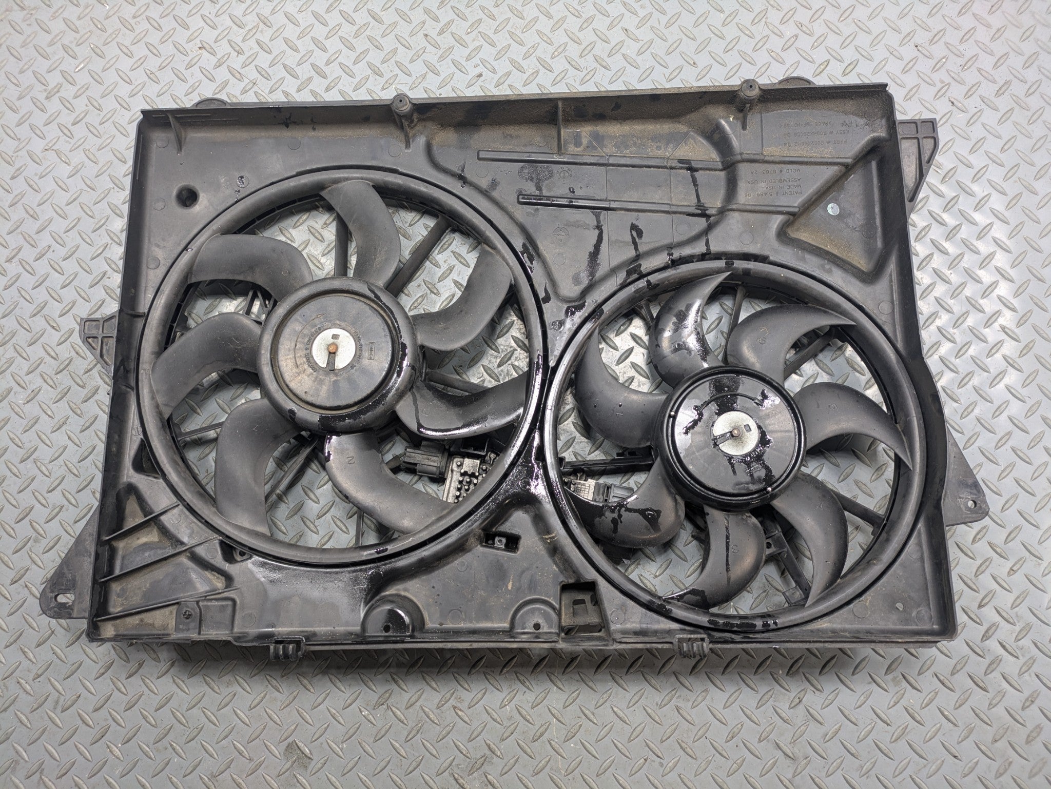 2009 - 2012 OEM FORD FLEX DUAL ELECTRIC COOLING RADIATOR FAN AND MOTOR ASSEMBLY