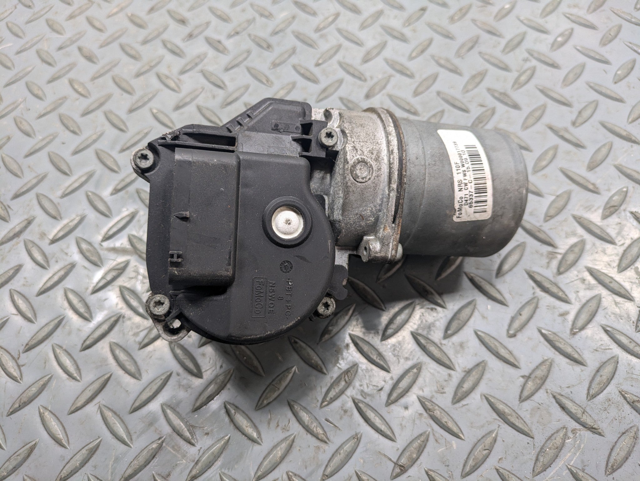 2009 - 2012 OEM FORD FLEX FRONT SIDE WINDSHIELD WIPER MOTOR ASSEMBLY