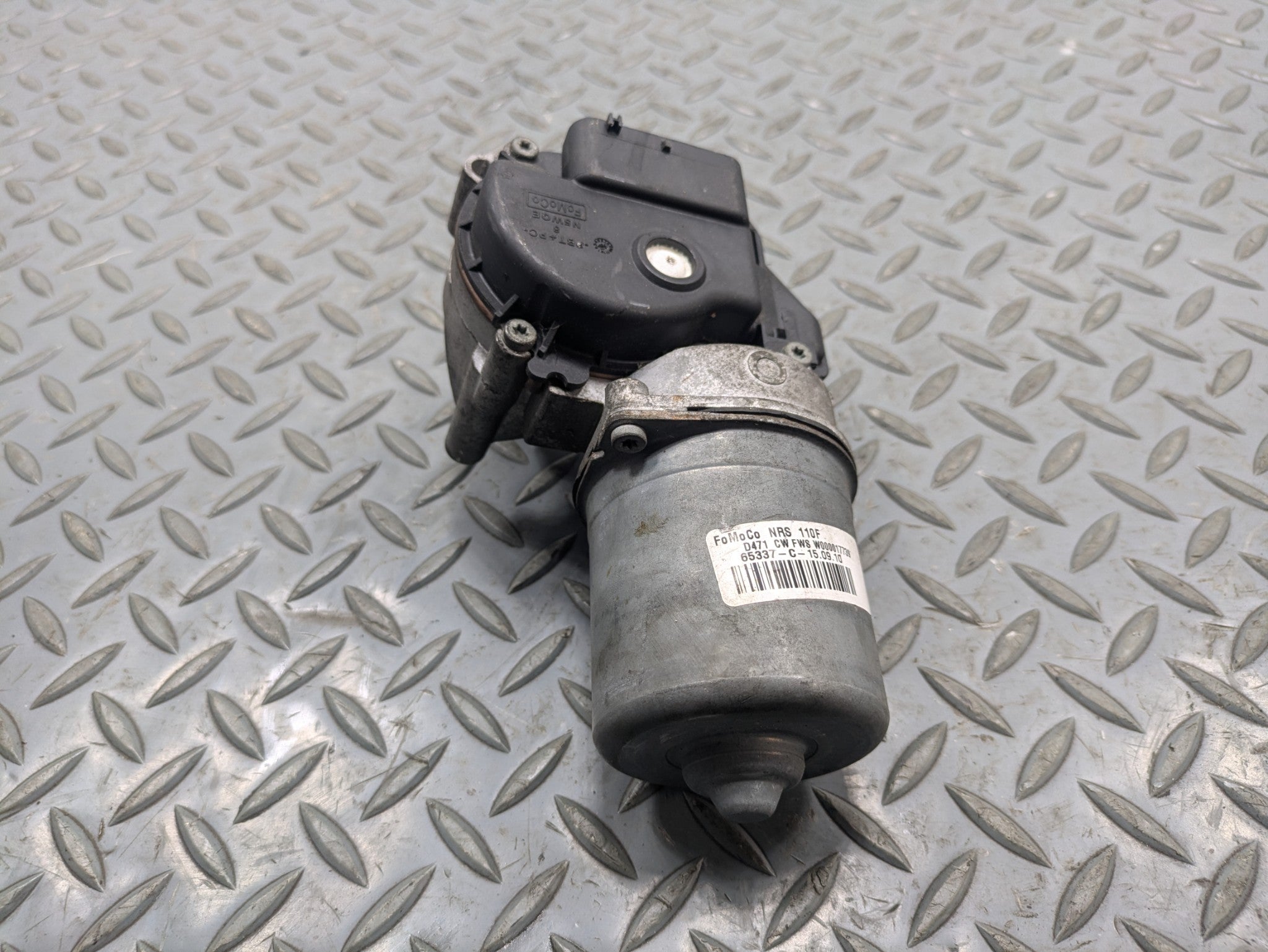2009 - 2012 OEM FORD FLEX FRONT SIDE WINDSHIELD WIPER MOTOR ASSEMBLY