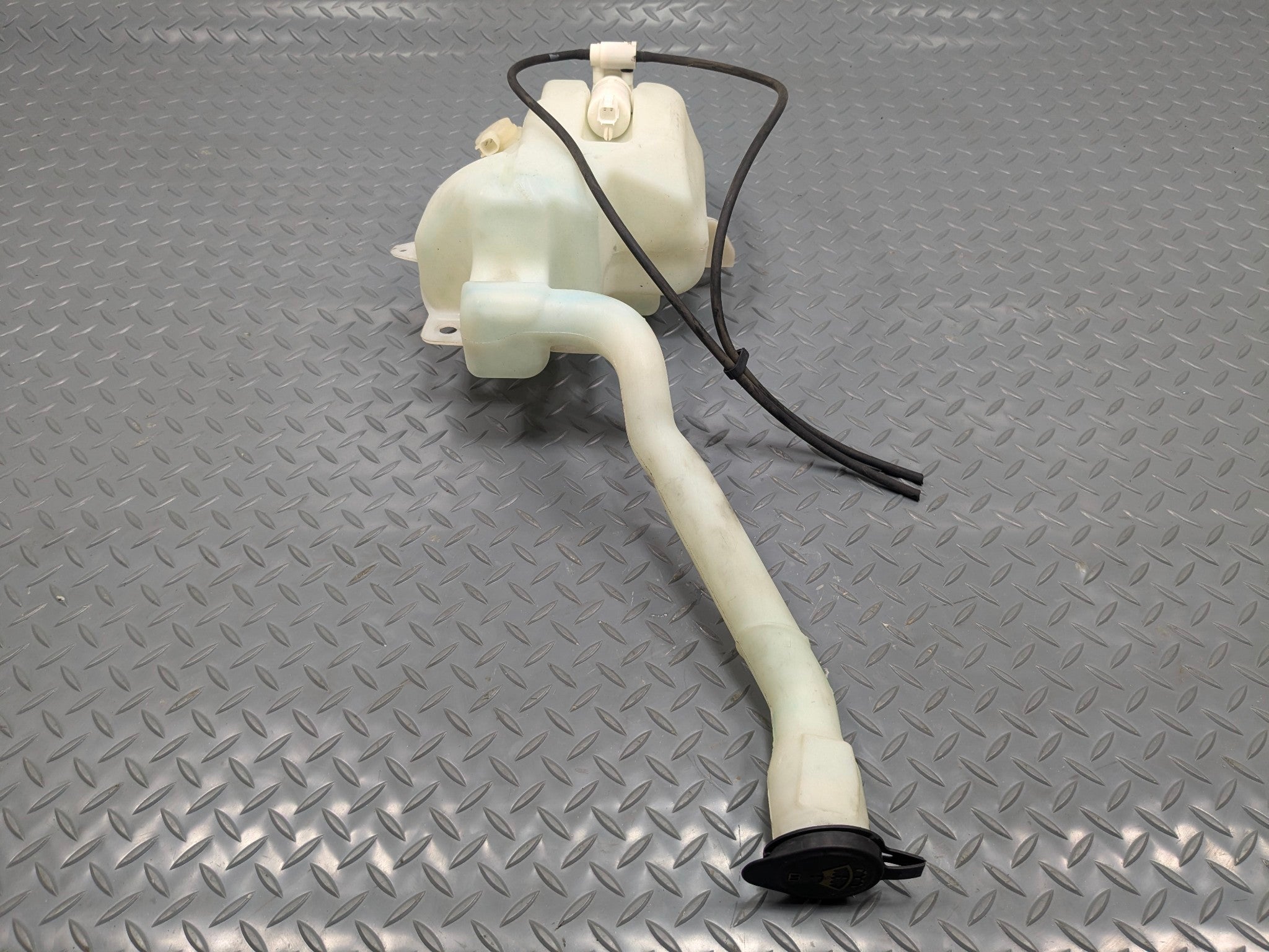2009 - 2012 OEM FORD FLEX WINDSHIELD WASHER FLUID RESERVOIR BOTTLE TANK